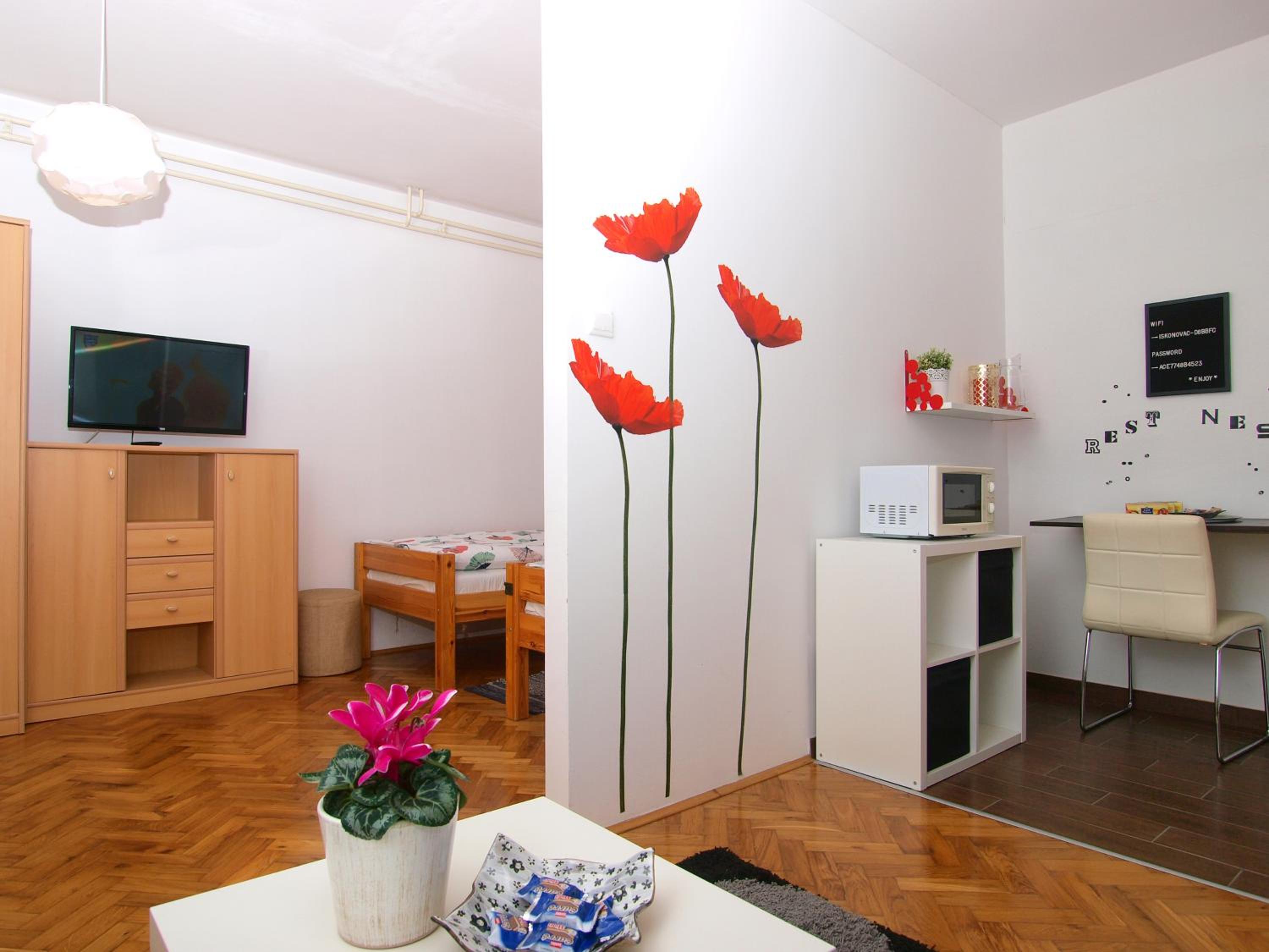 Apartment photo 2