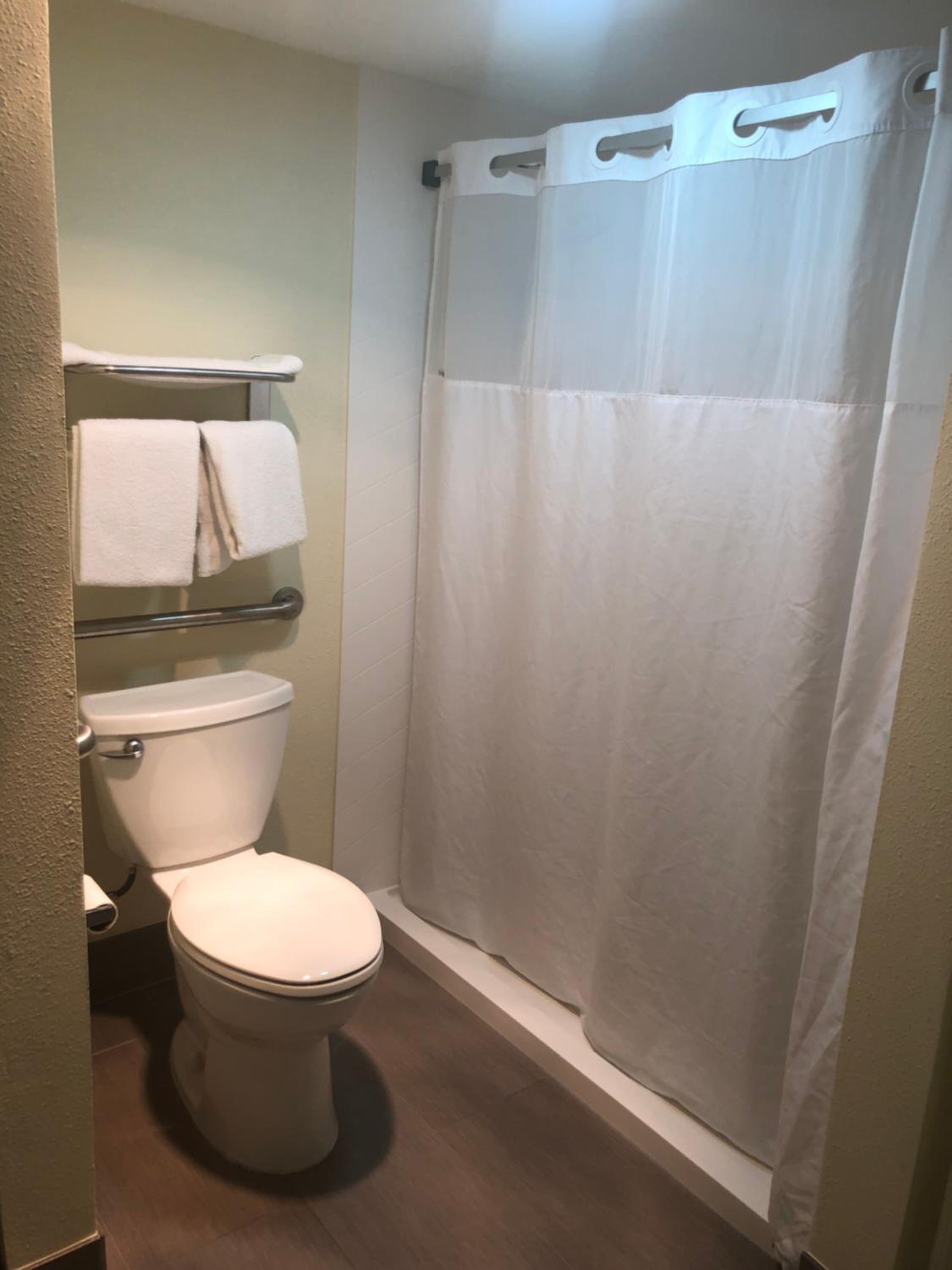 King Room - Disability Access/Non-Smoking - Photo 5