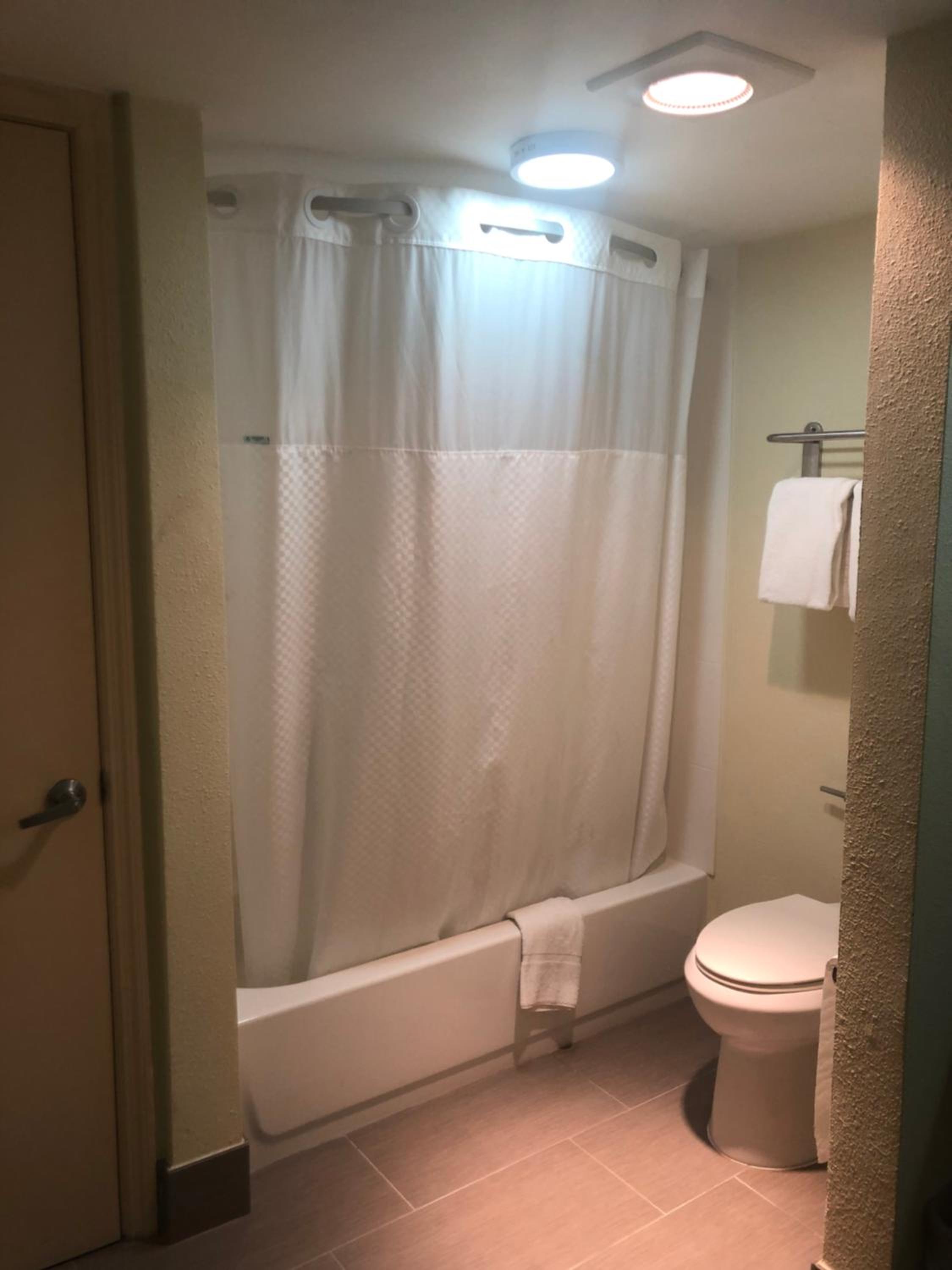 King Room - Non-Smoking - Photo 2