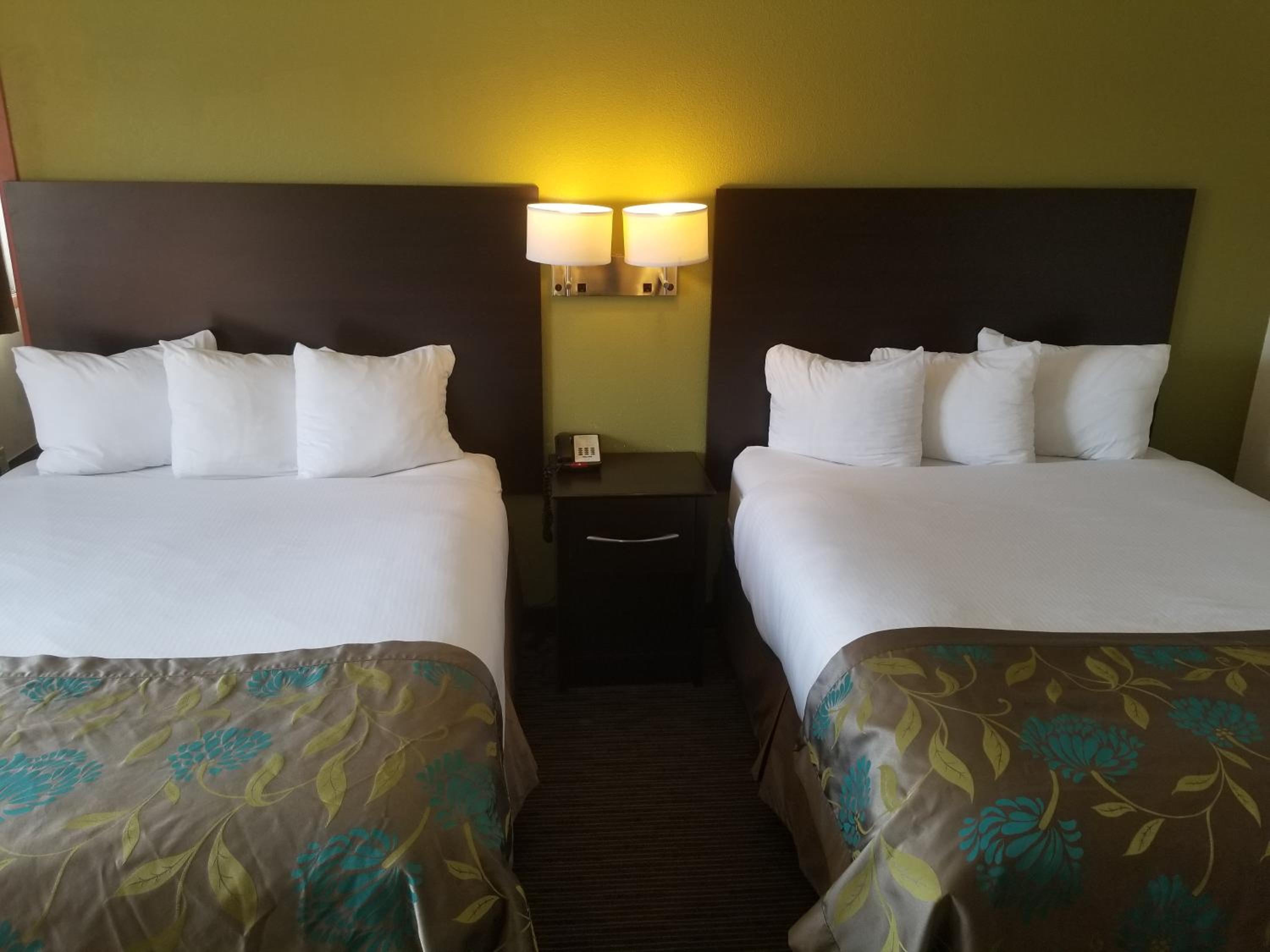 Superior Queen Suite with Two Queen Beds - Non-Smoking - Photo 10