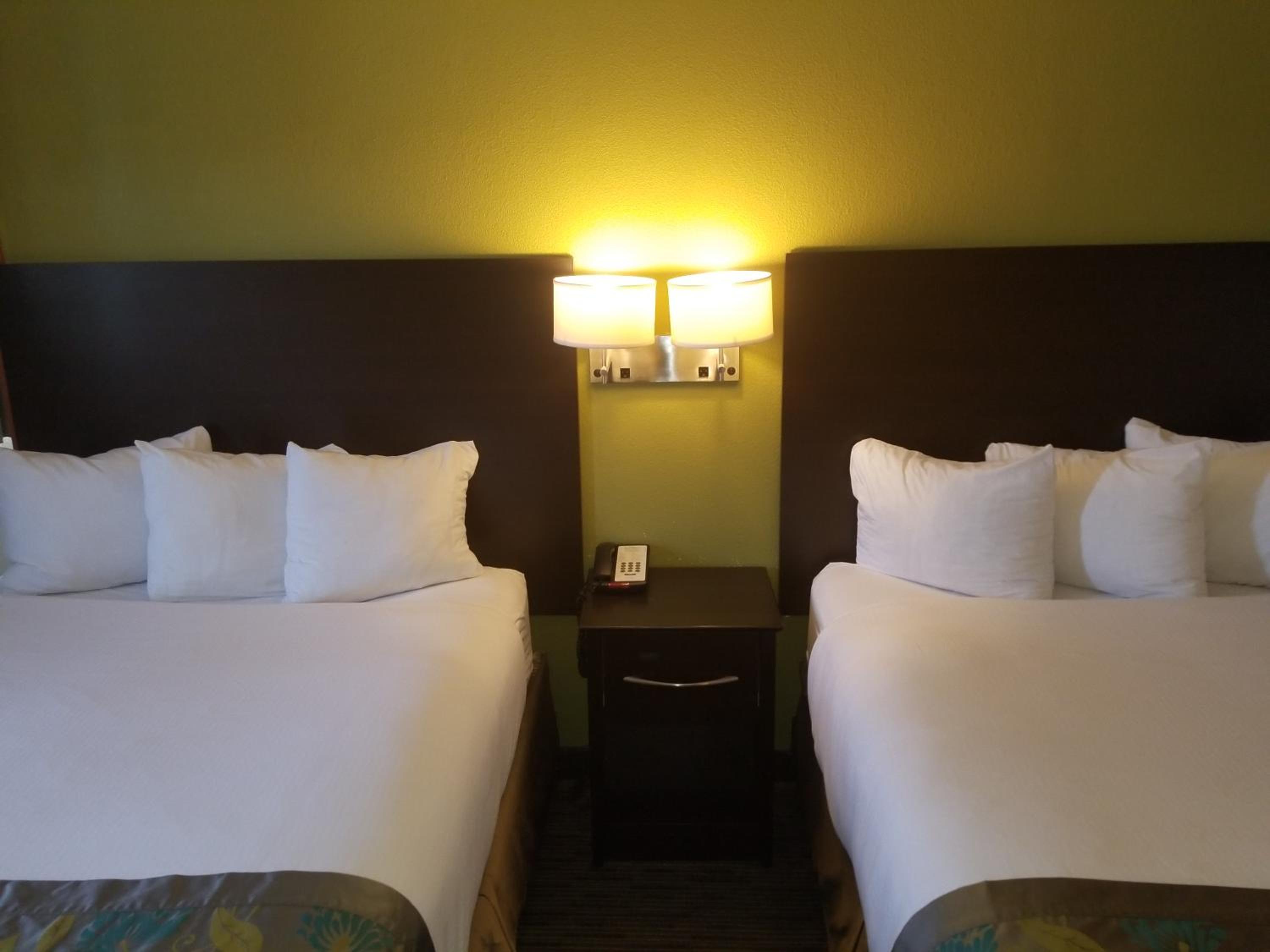 Superior Queen Suite with Two Queen Beds - Non-Smoking - Photo 9