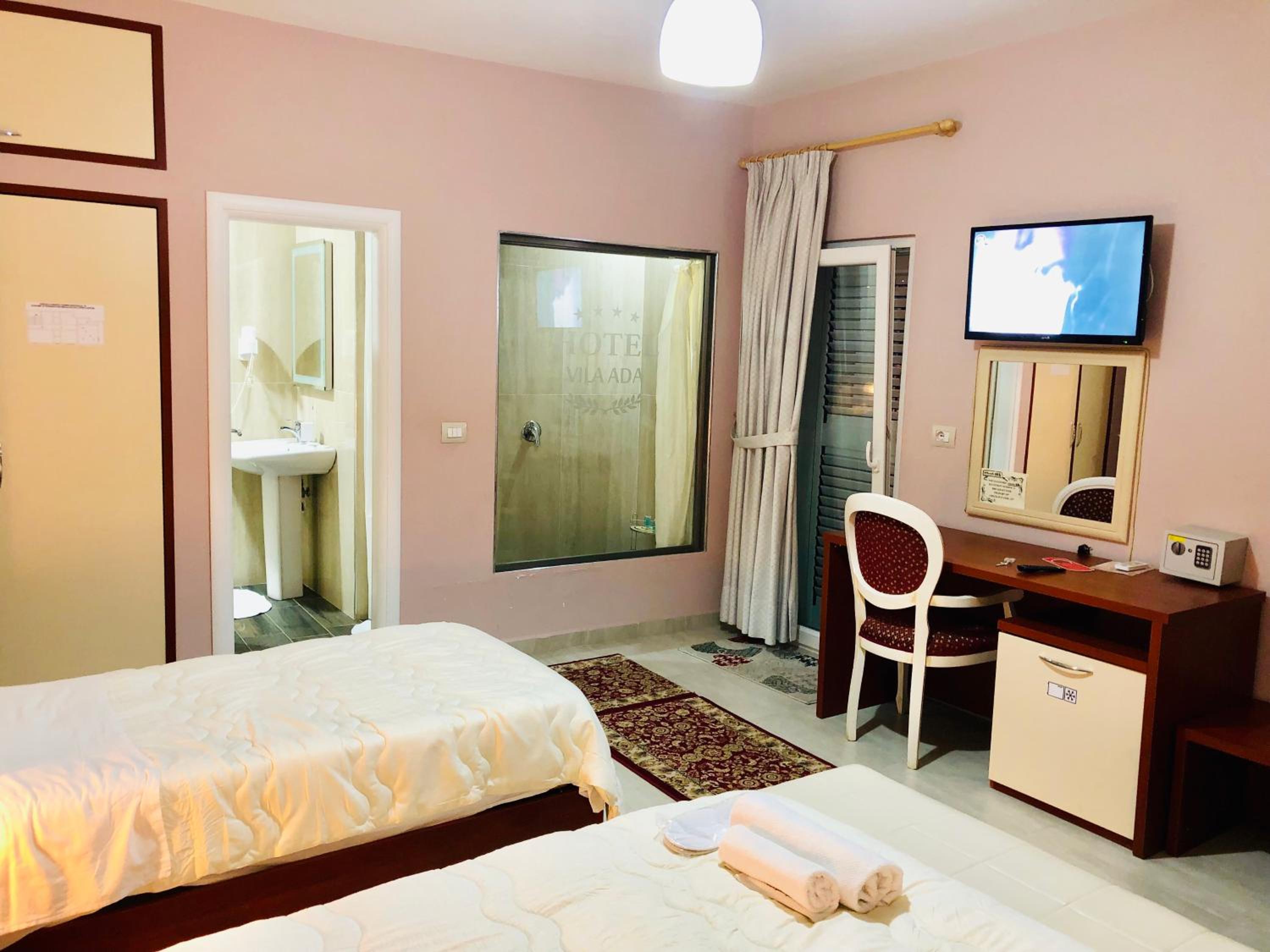 Deluxe King Suite photo 1
