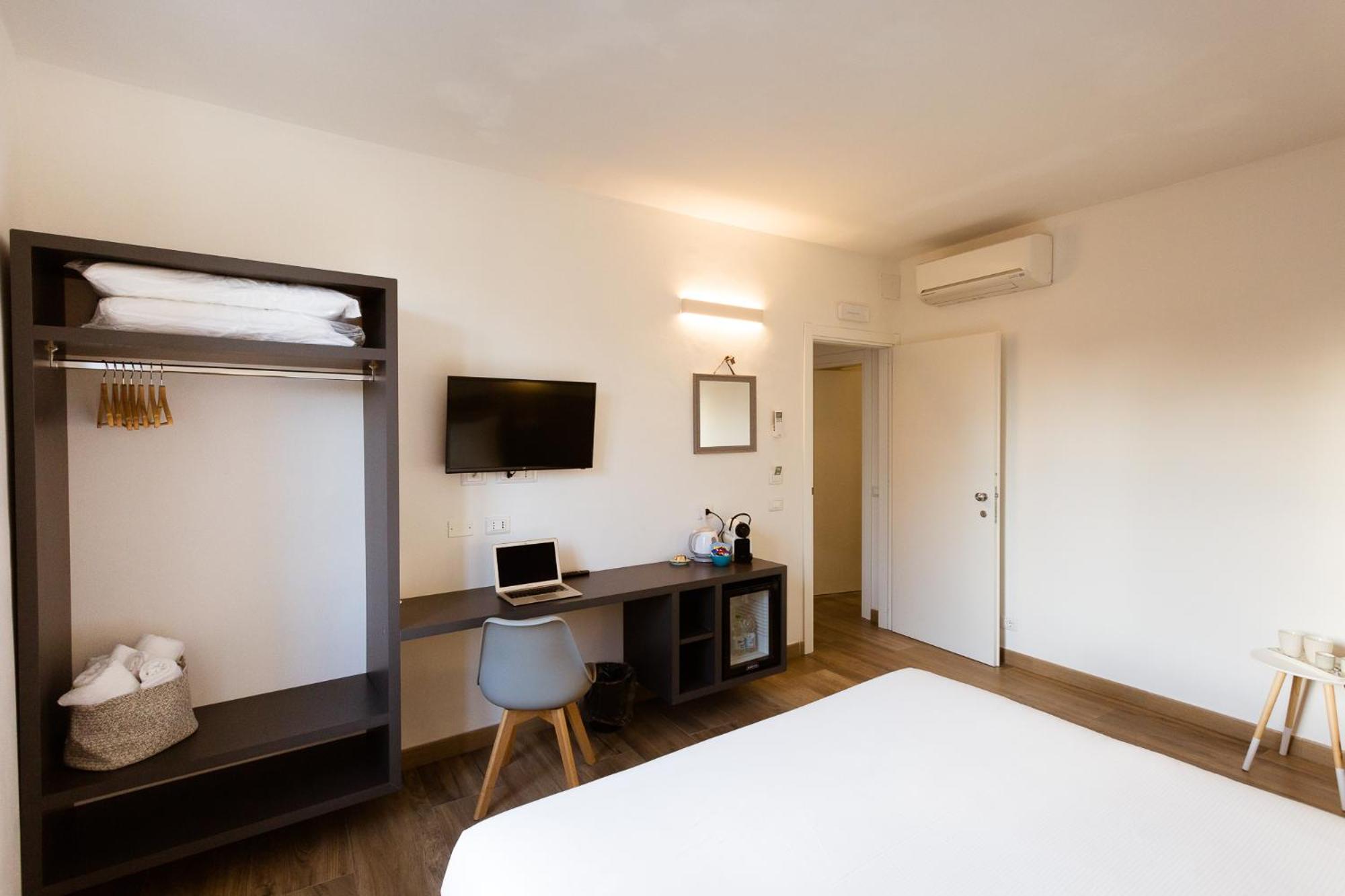Superior Double or Twin Room - Photo 32