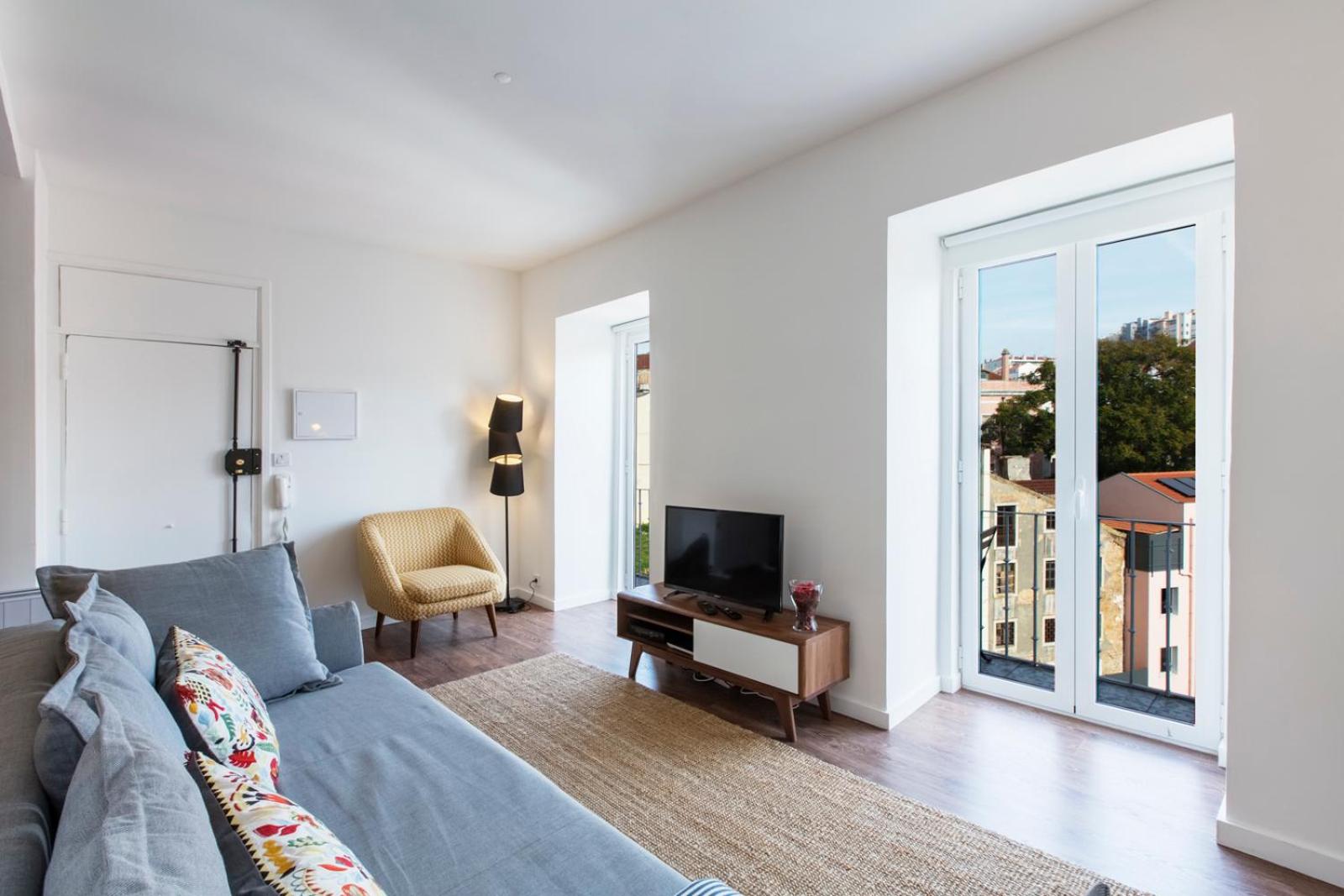 Apartment with Balcony - Photo 7