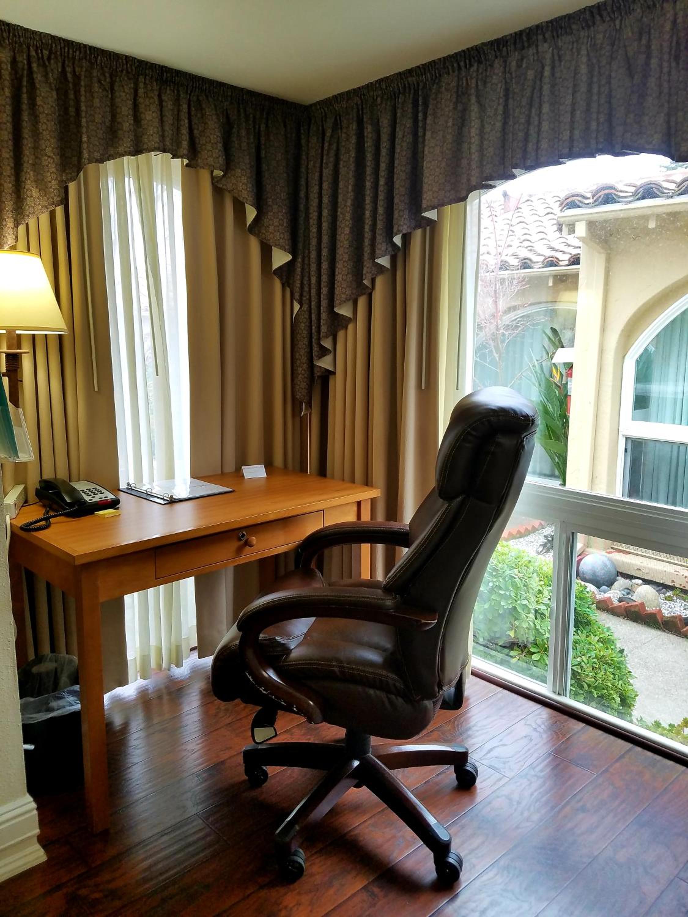 Deluxe Queen Room photo 3