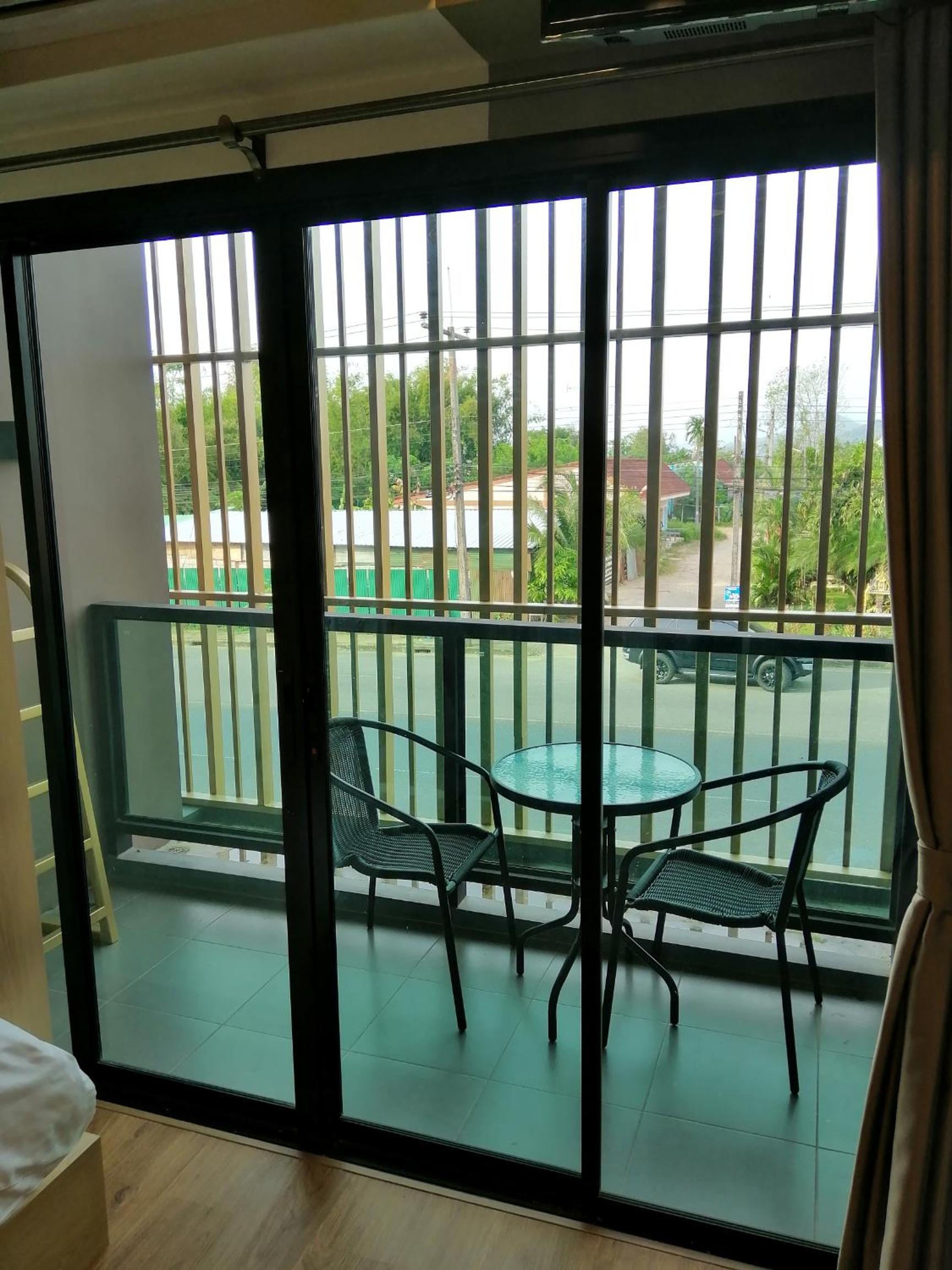 Deluxe Double Room with Balcony - Photo 6