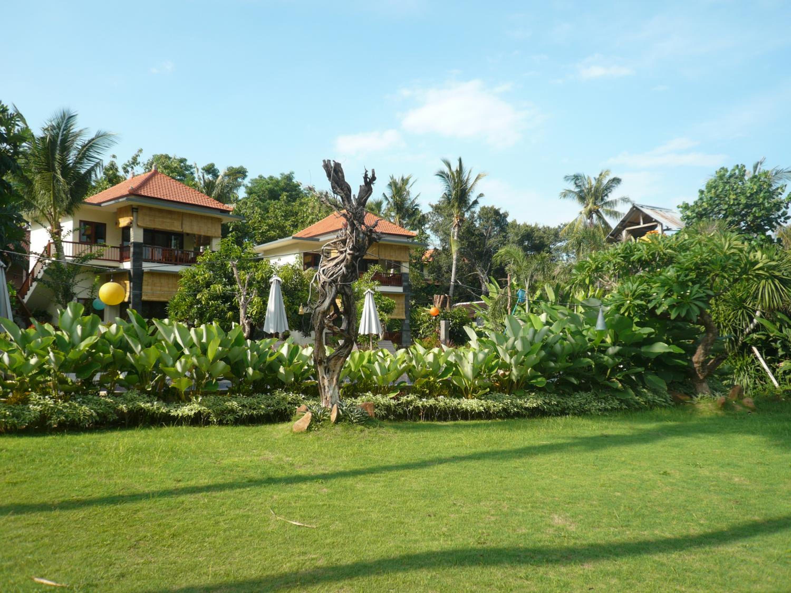 Family Room with Garden View - Photo 2