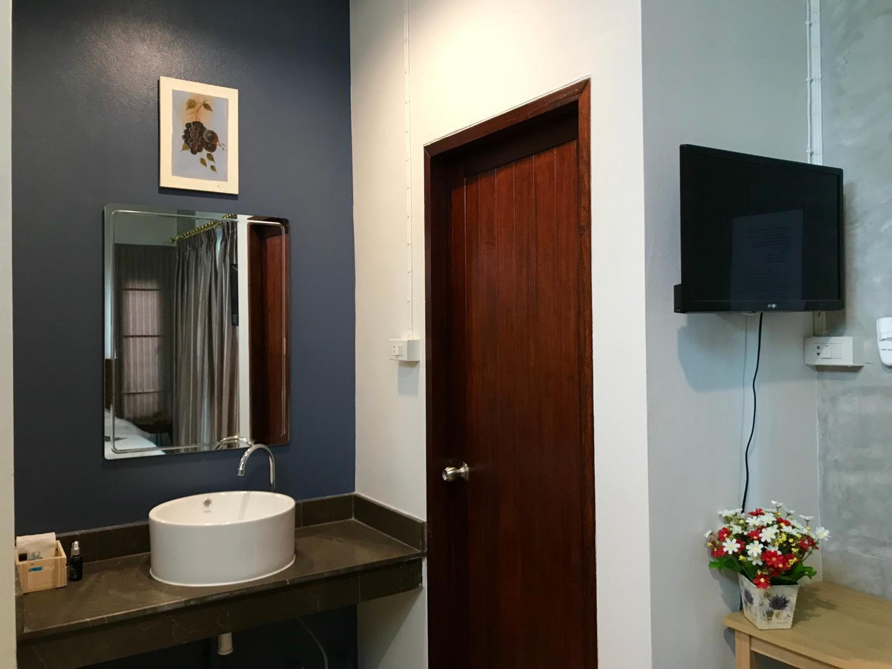 Double Room with Balcony - Photo 14