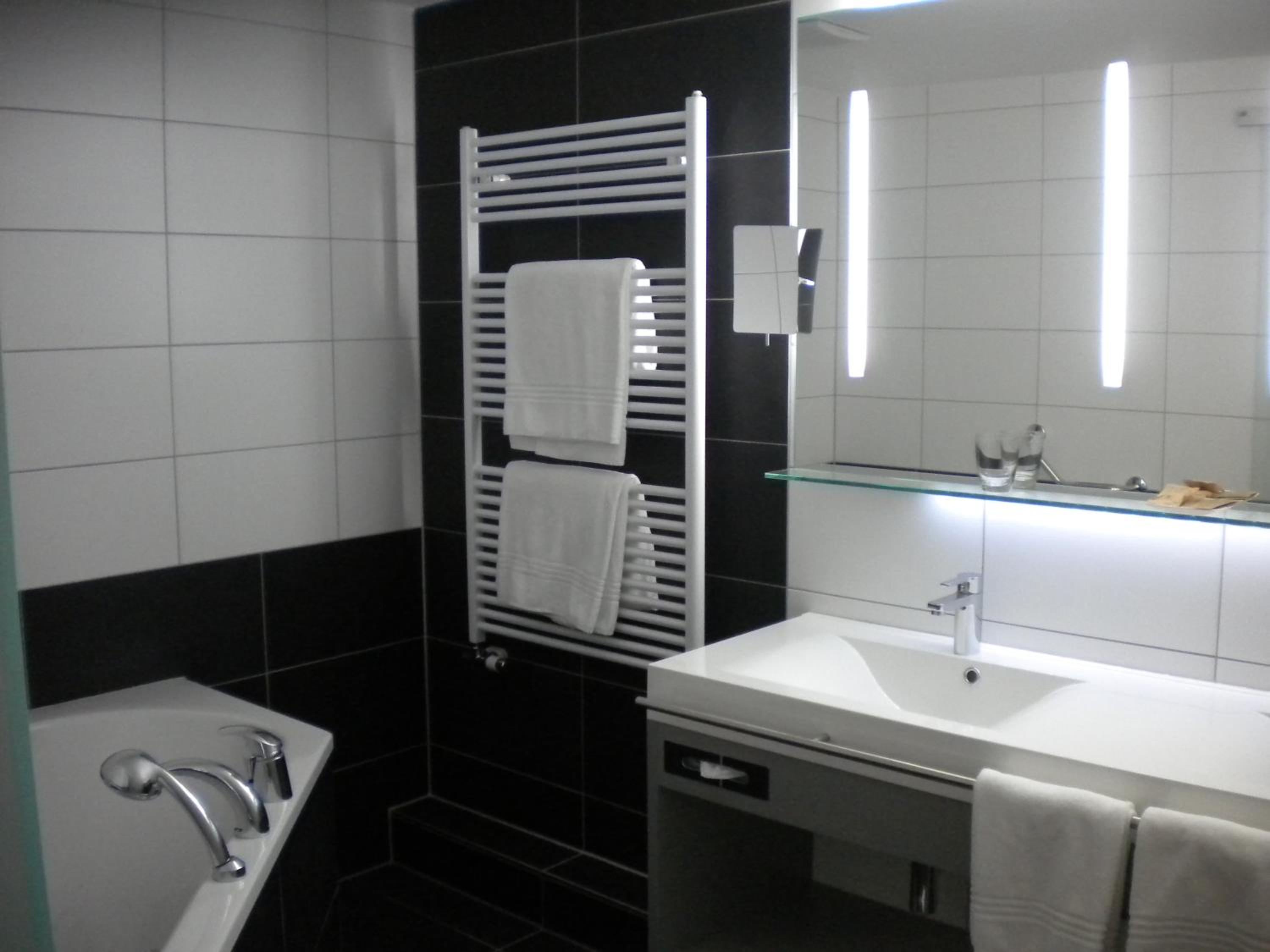 Superior Suite - Photo 7