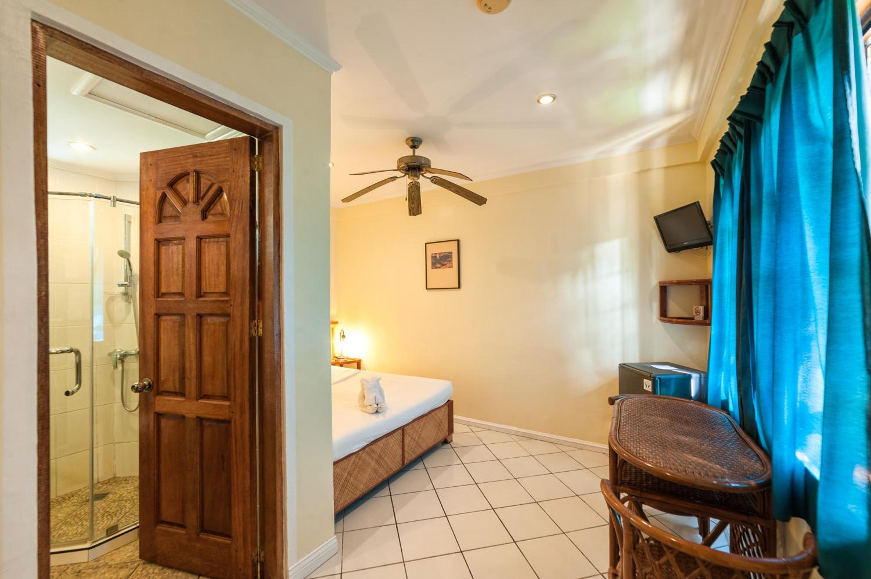 Standard Double Room - Photo 3