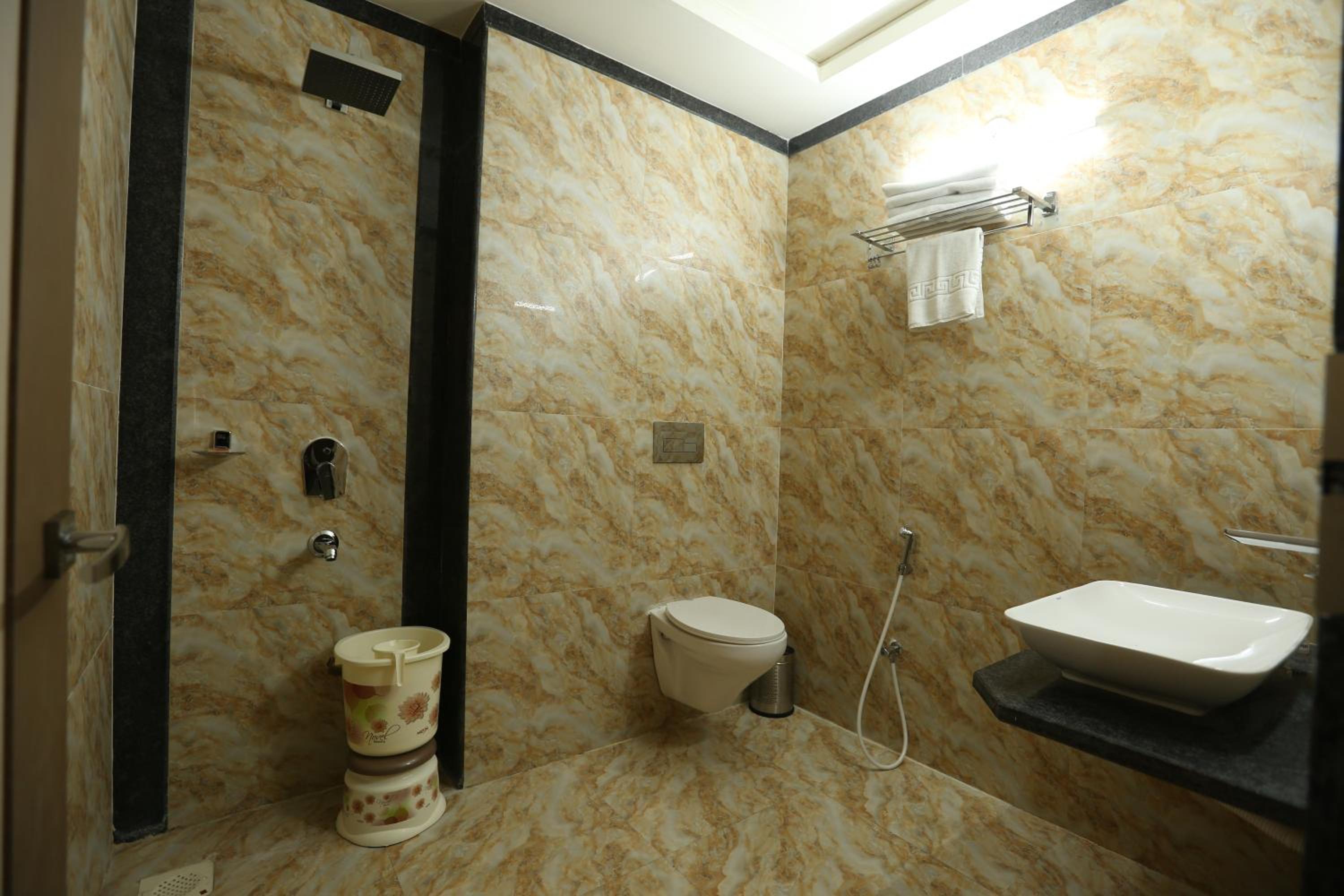 Suite - Photo 3