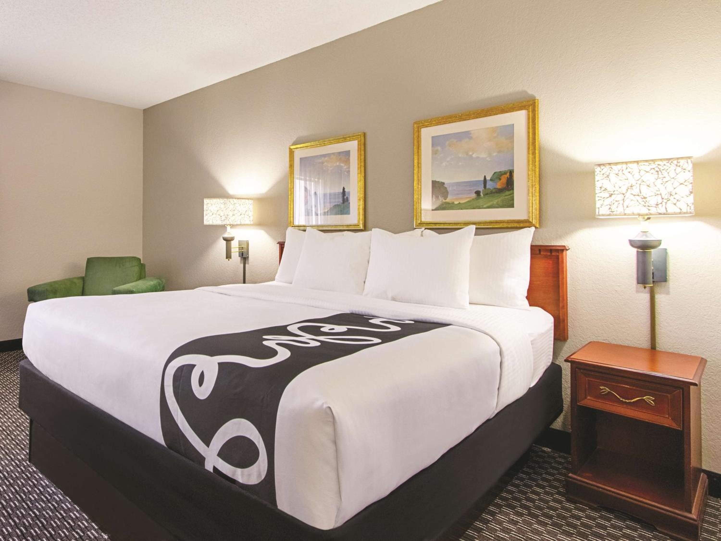 Deluxe King Room photo 1