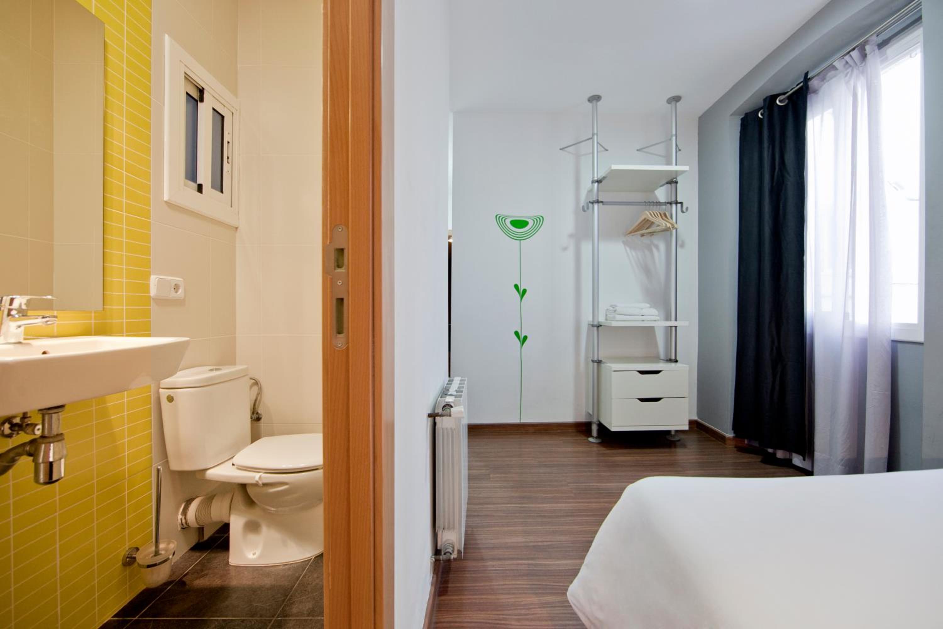 Double Room with Private Bathroom photo 2