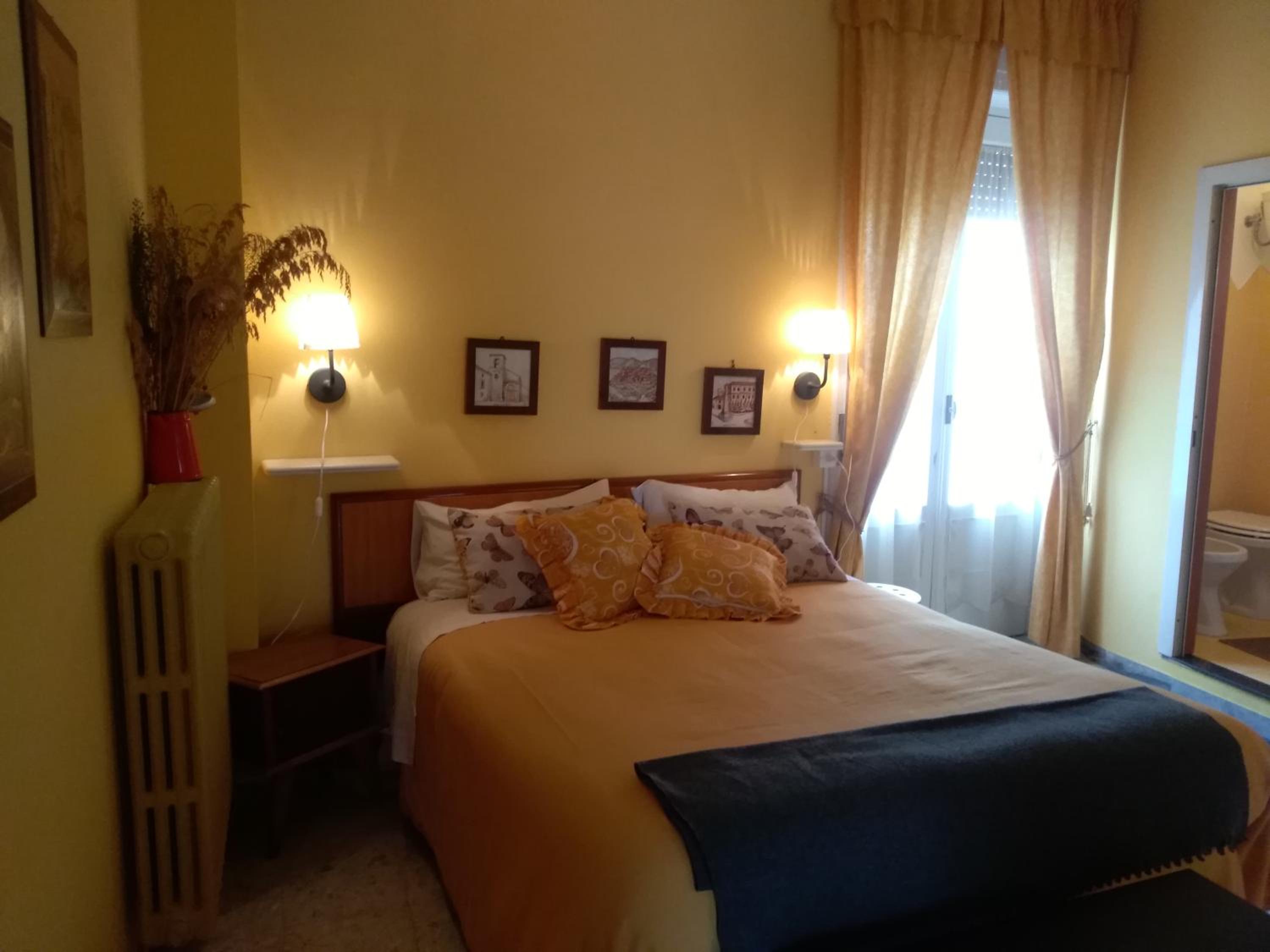 Family Room with Balcony and Castle View  photo 3