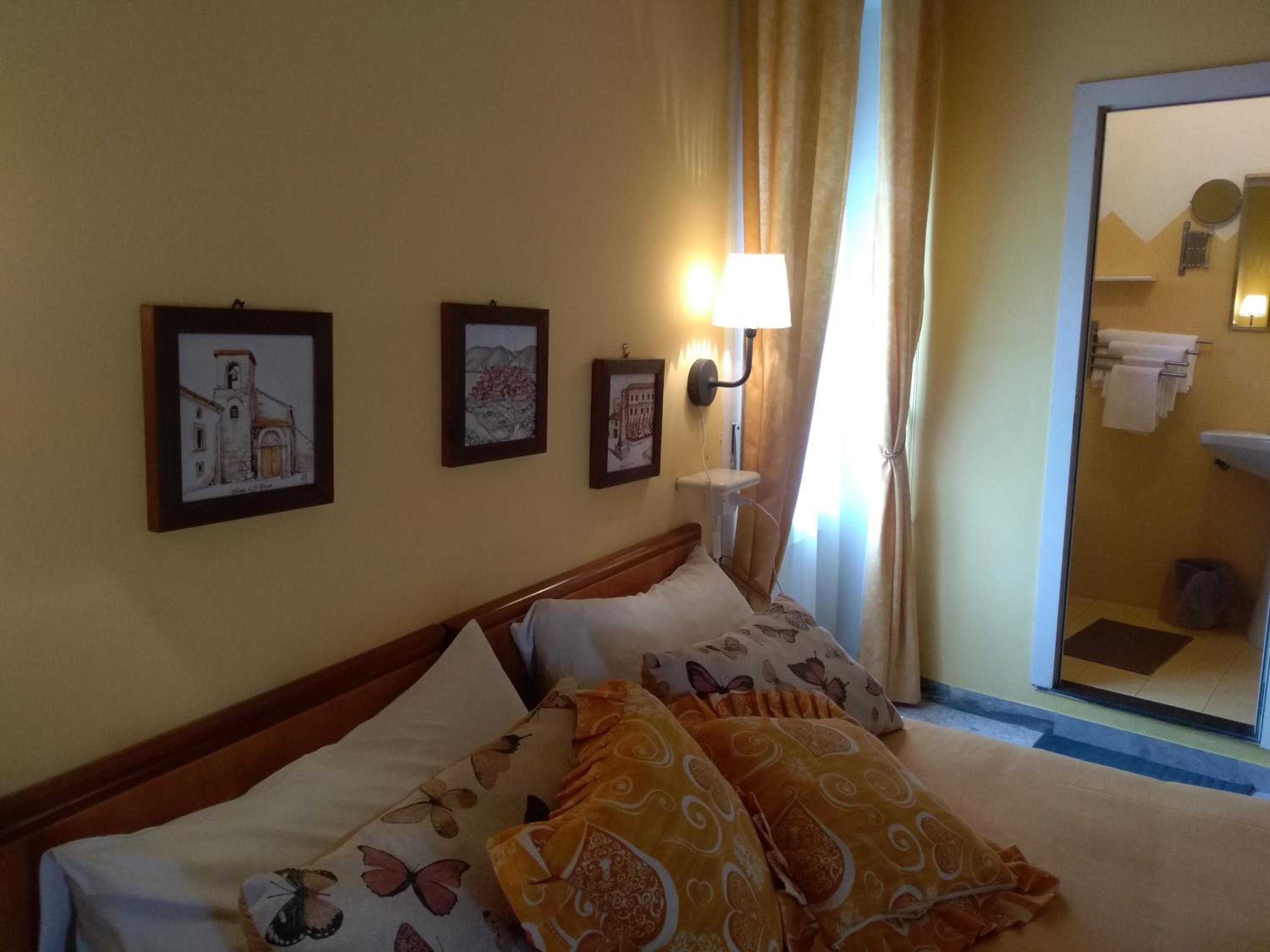 Family Room with Balcony and Castle View  photo 2
