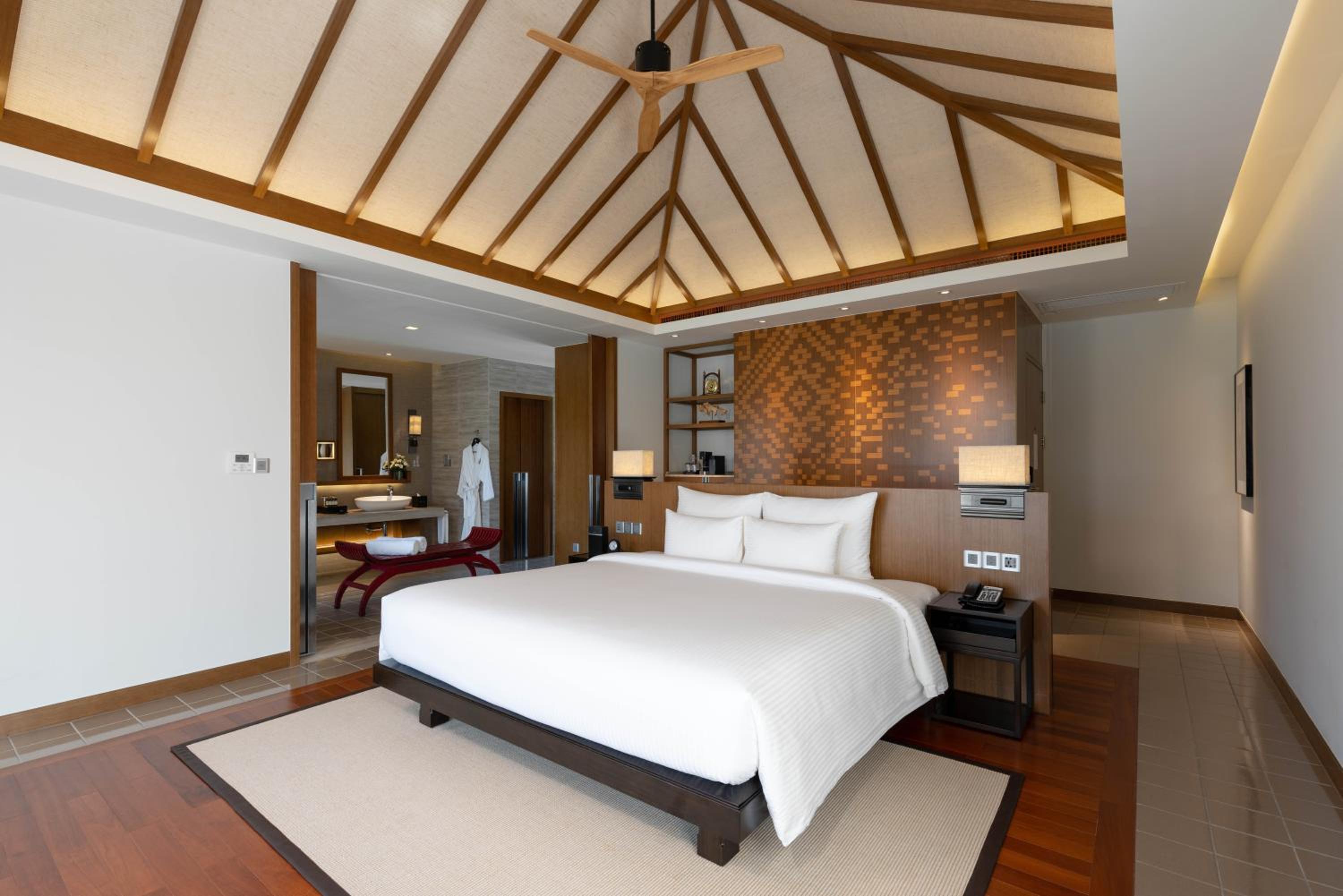 Premium Deluxe King Room with View