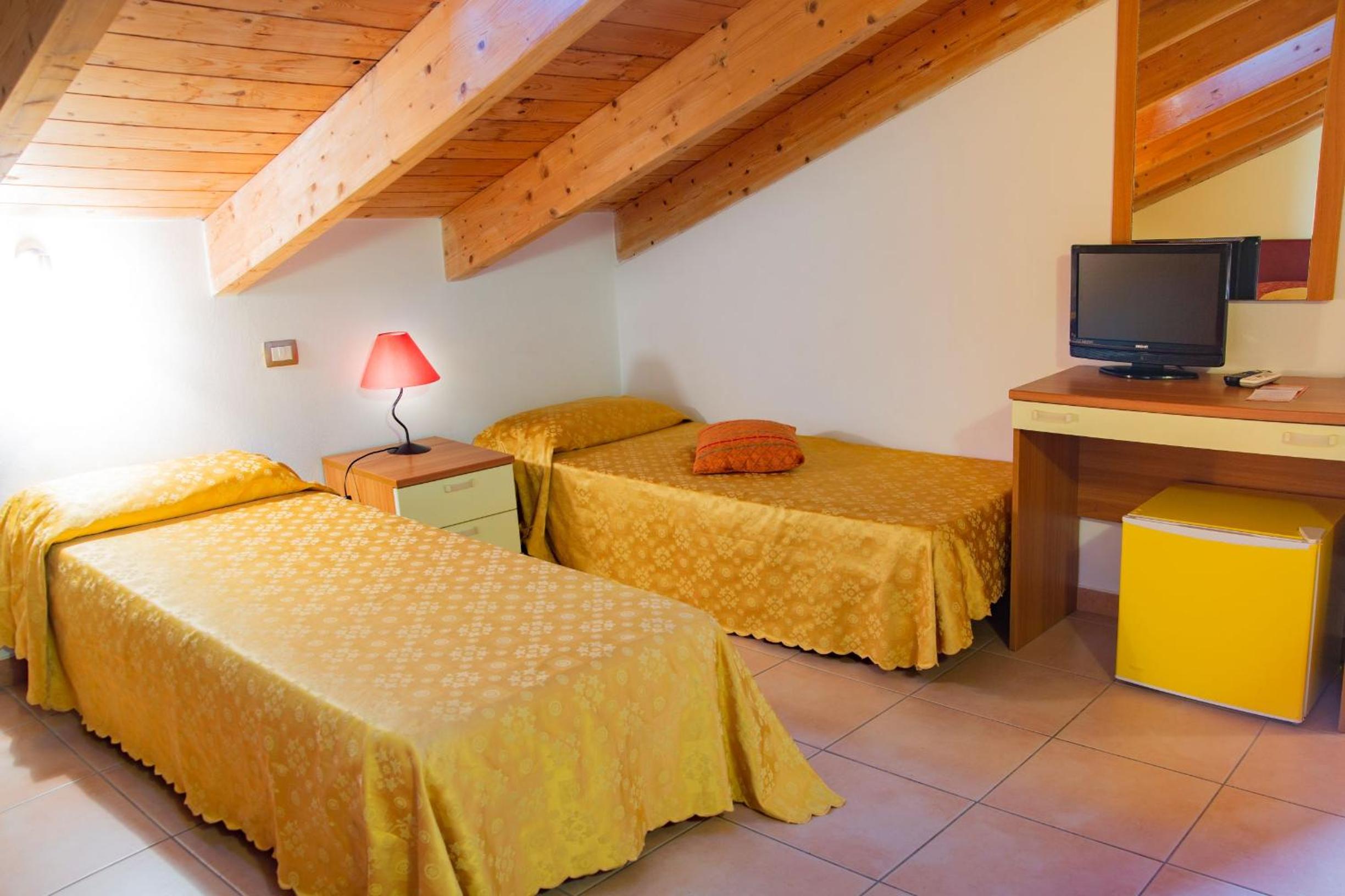 Triple Room - Attic photo 3