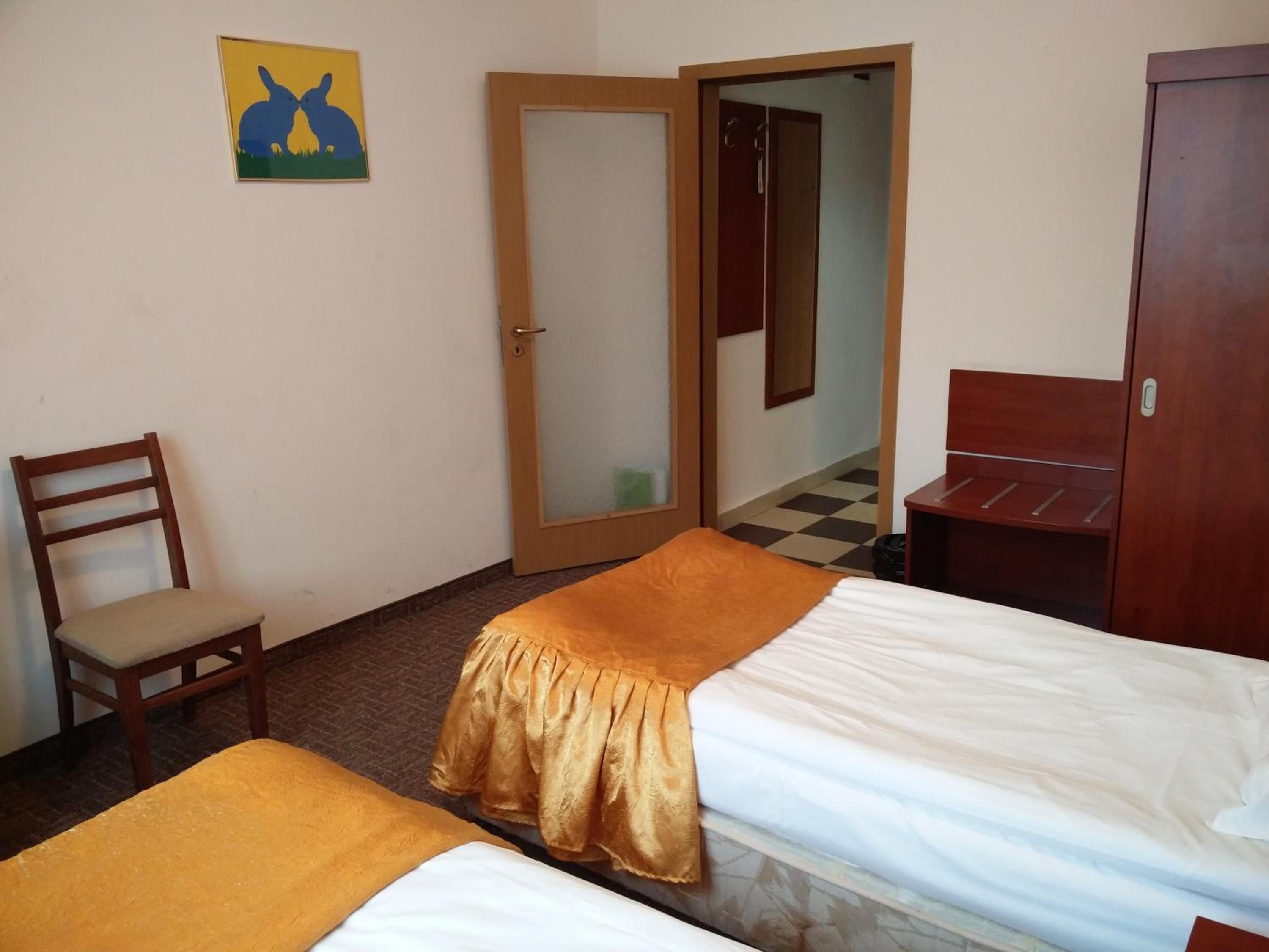 Double or Twin Room - Photo 9