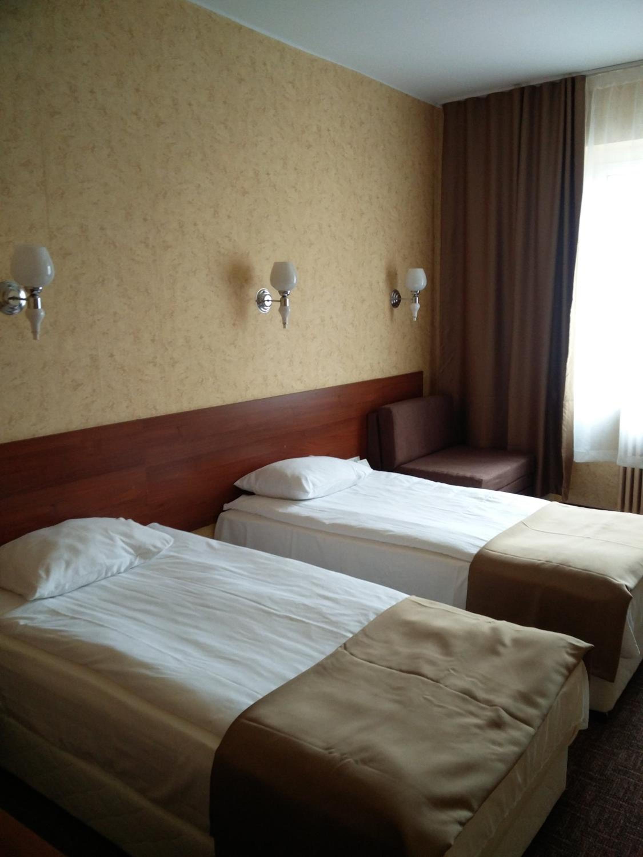 Double or Twin Room - Photo 7