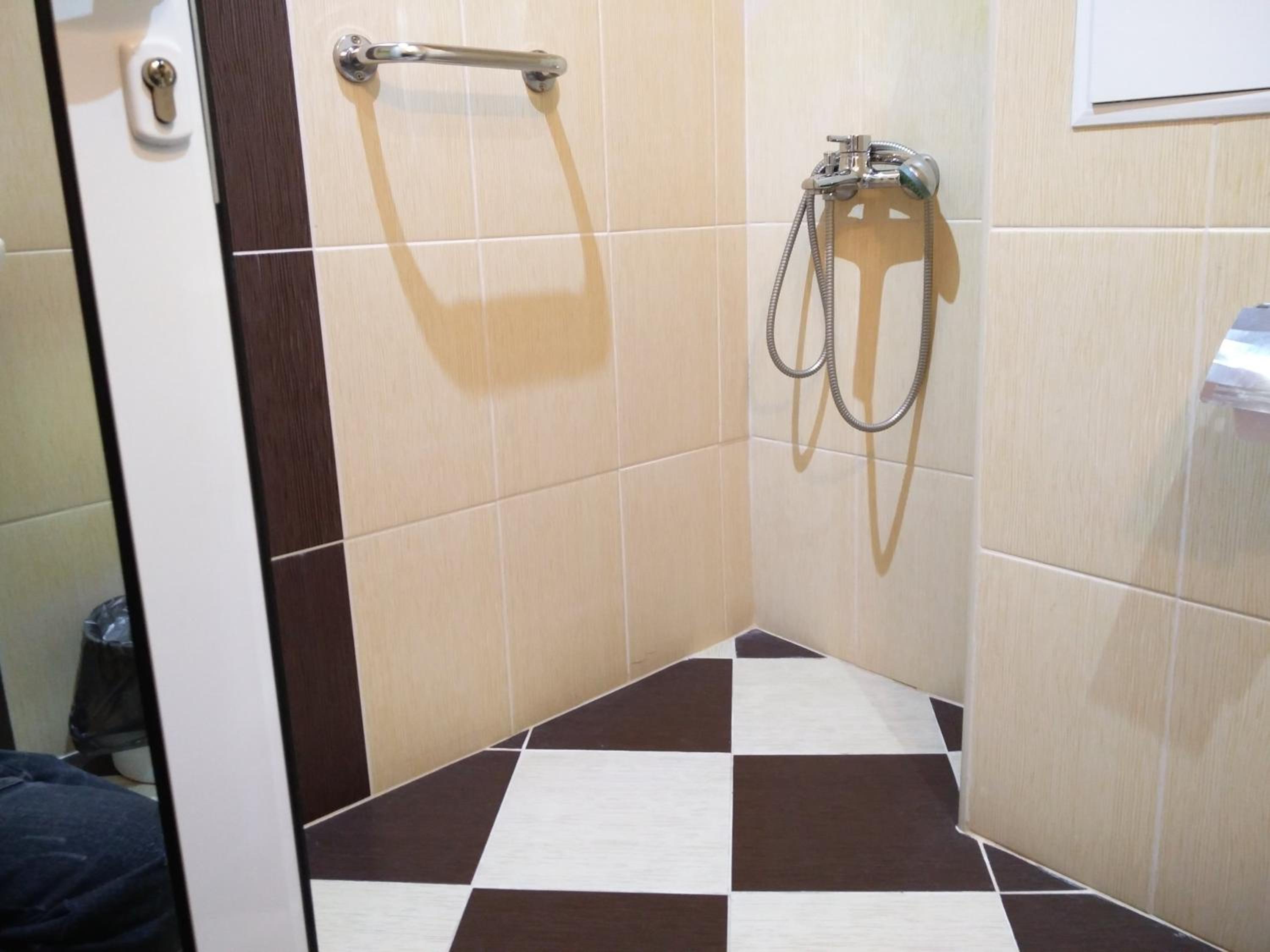 Double or Twin Room - Photo 13