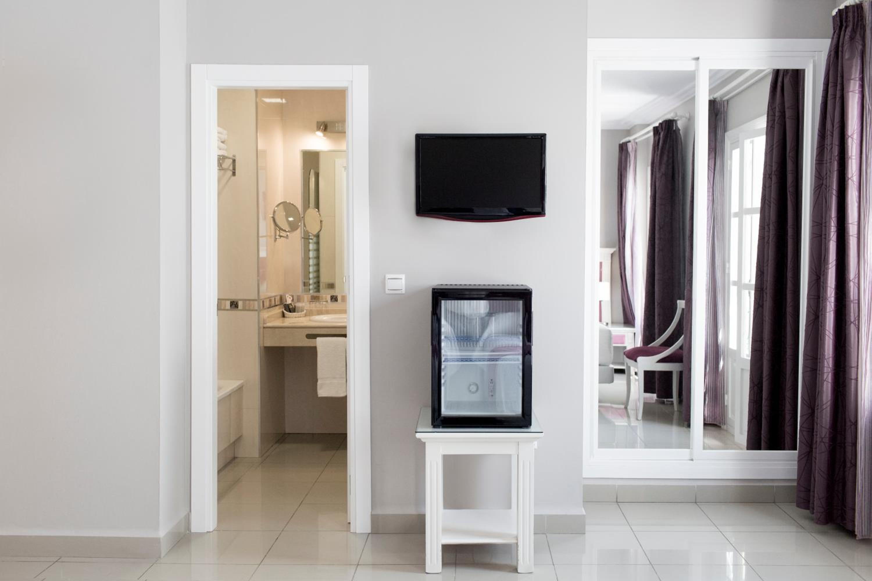 Twin Room - Photo 4
