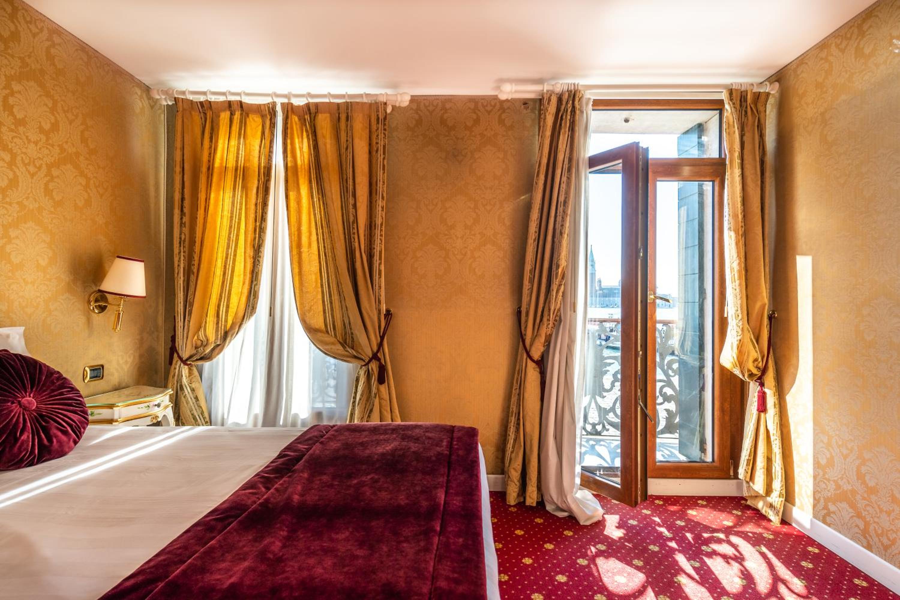 Superior Double Room with Canal View photo 1