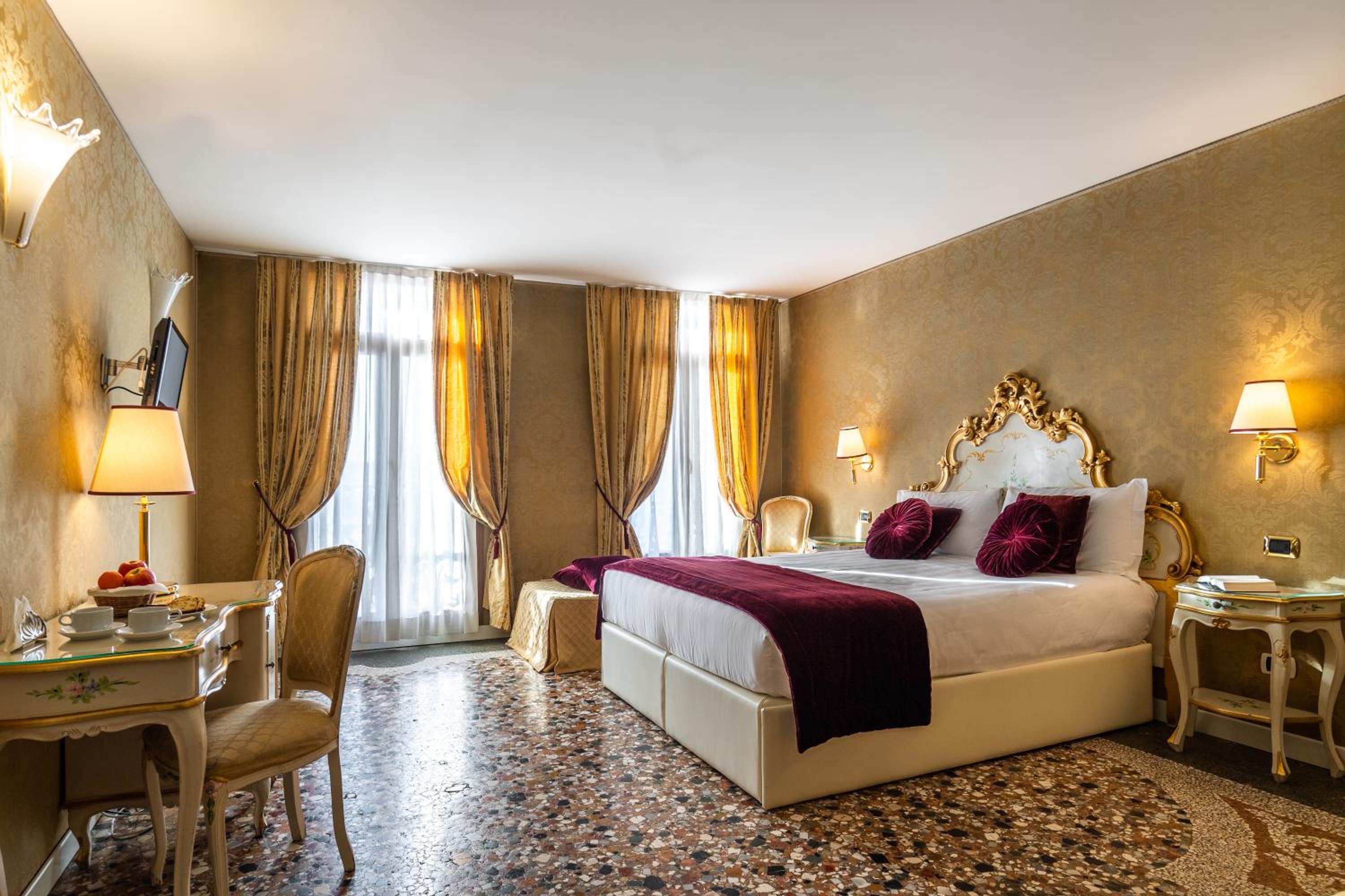 Family Triple Room  with Canal View photo 3