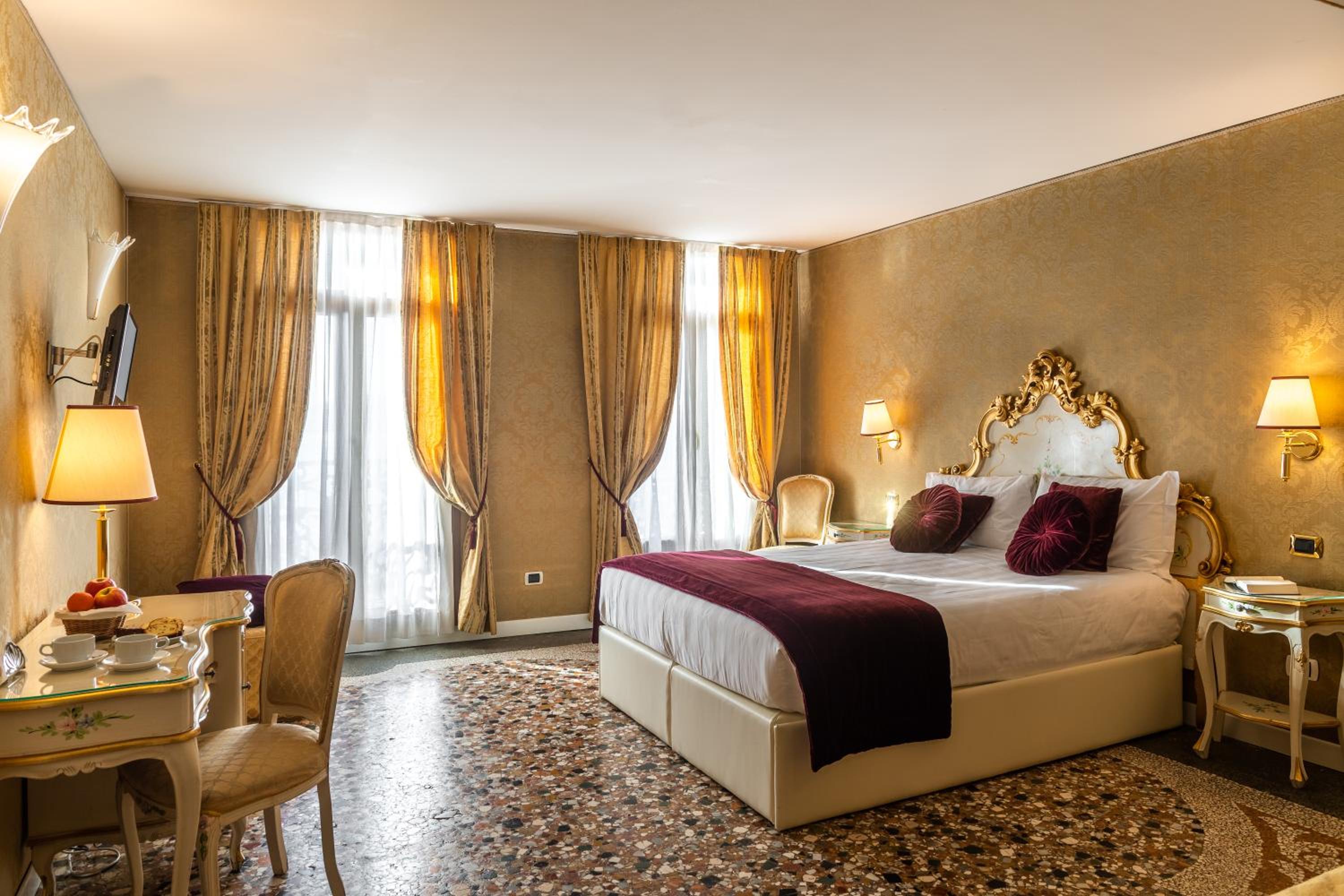 Family Triple Room  with Canal View photo 2