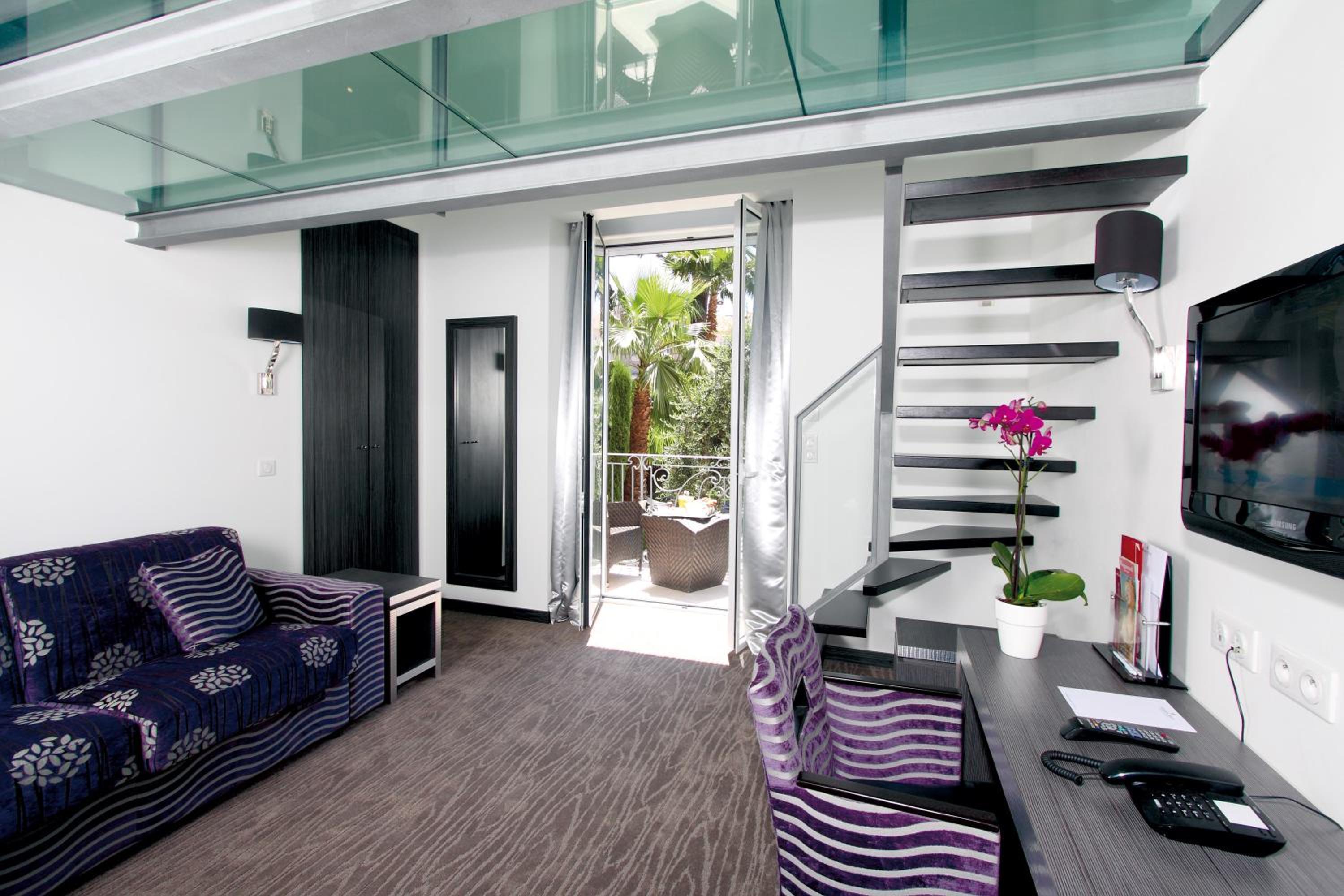 Duplex Suite - Photo 15
