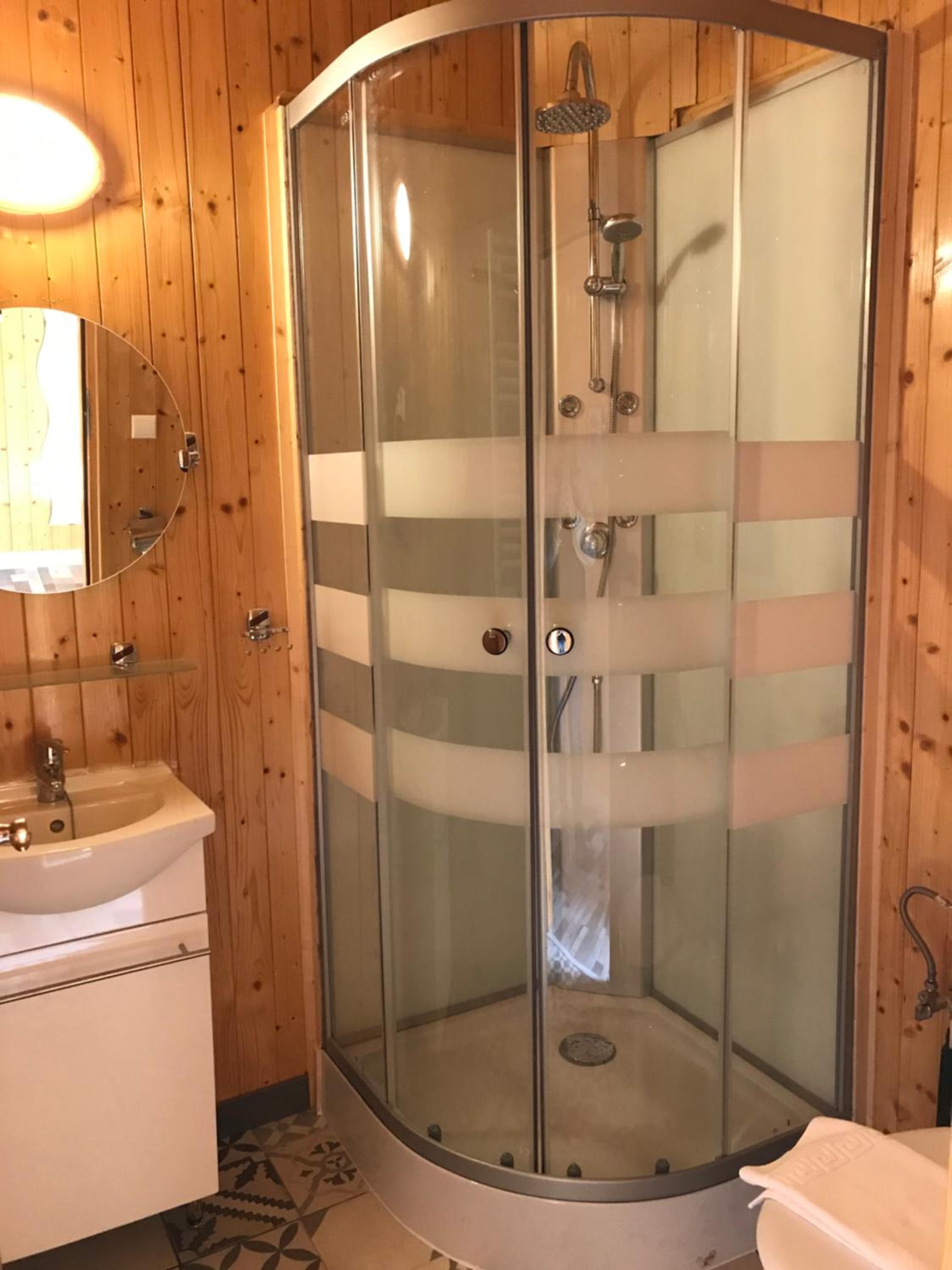 Bungalow (2 Adults) photo 2