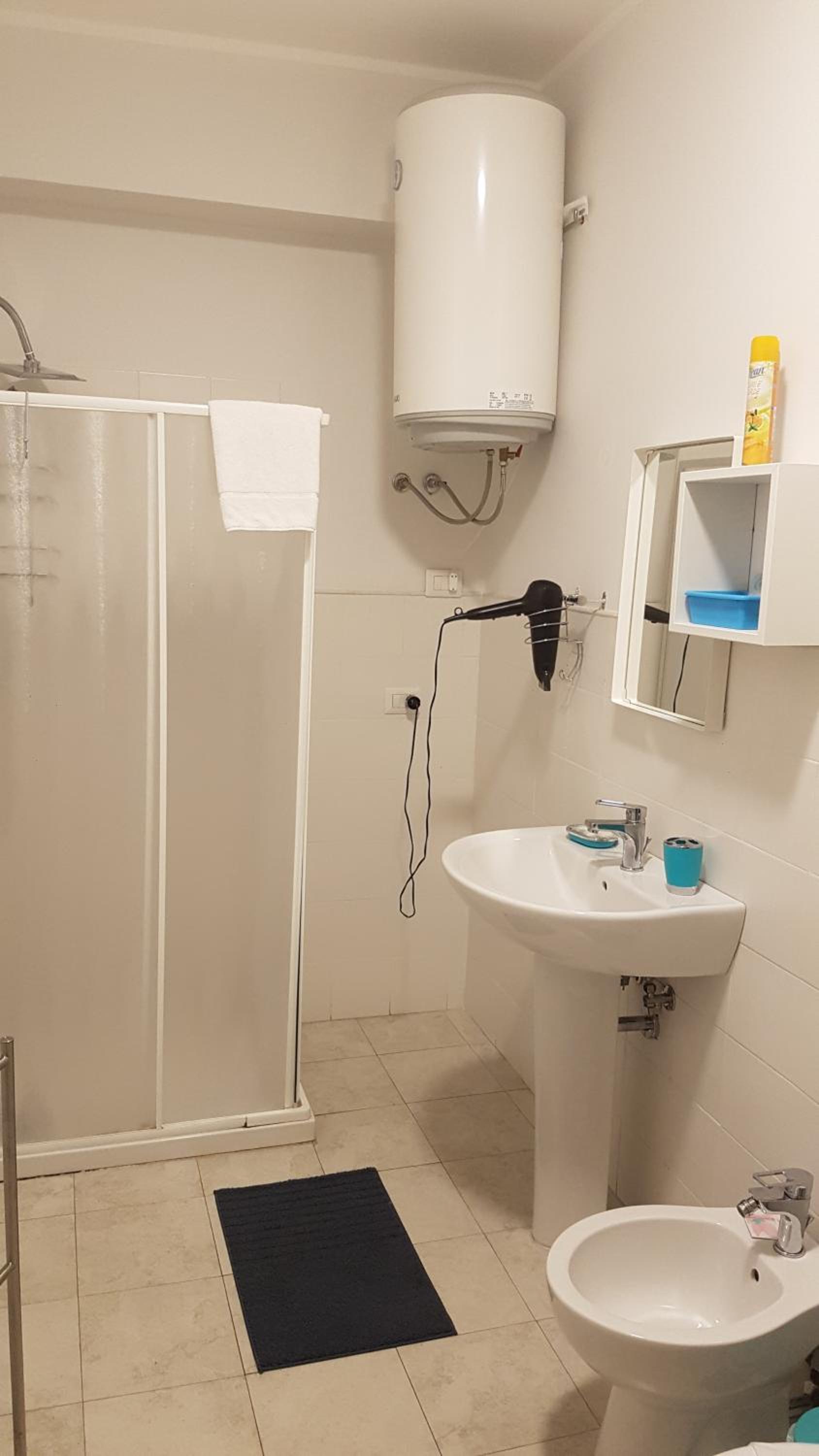 Twin Room with Private Bathroom photo 2