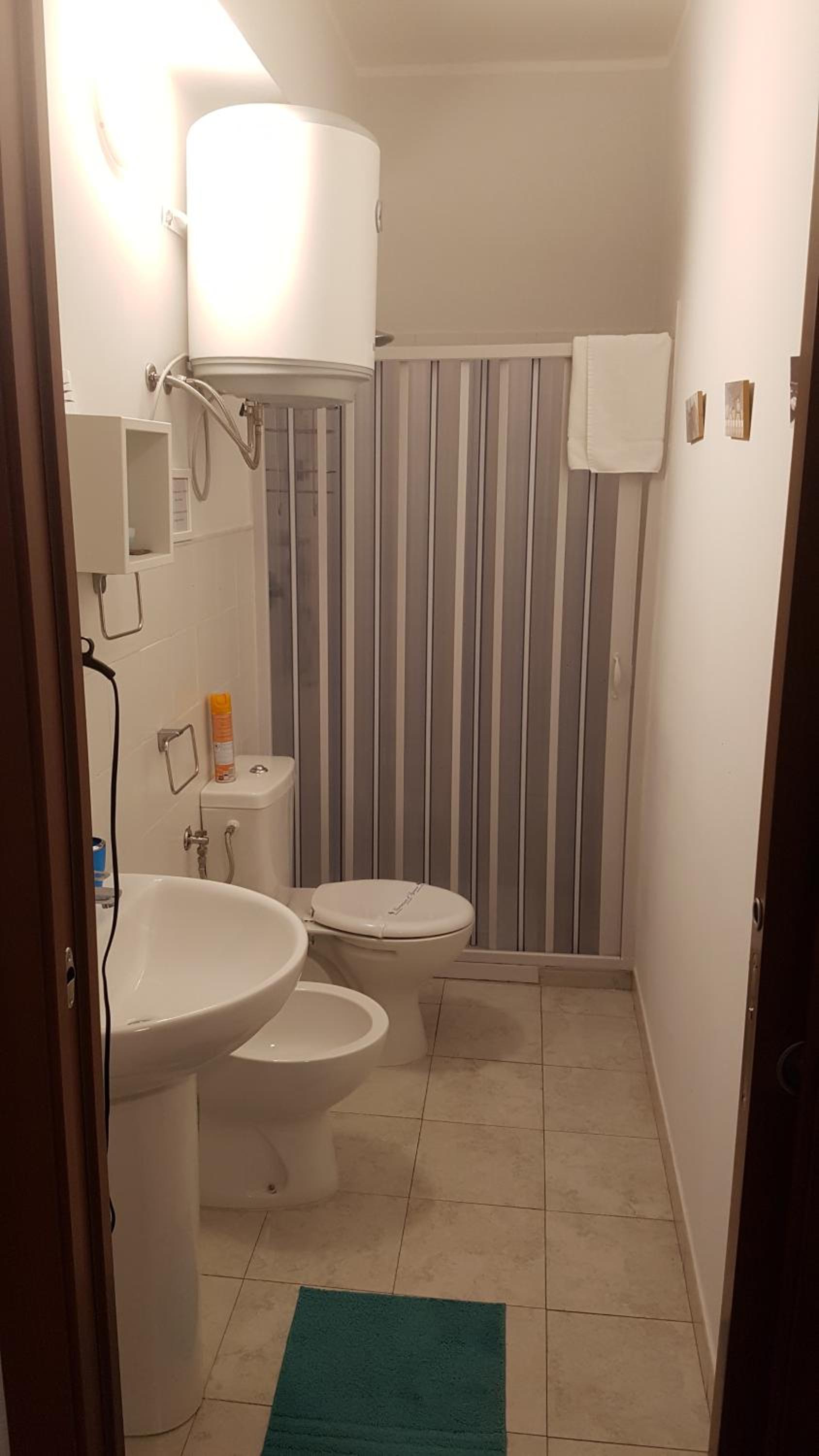 Twin Room with Private Bathroom photo 3
