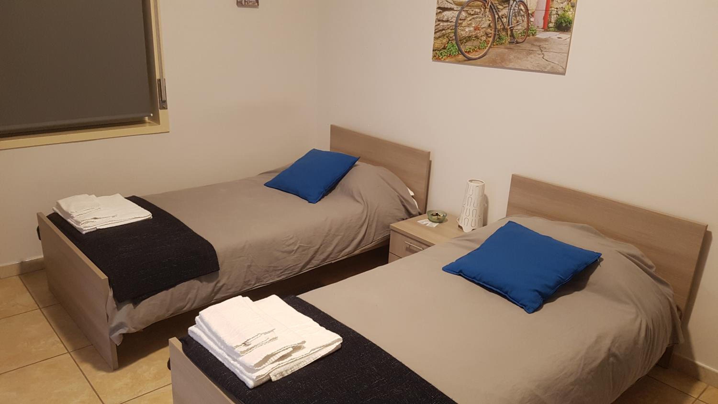 Twin Room with Private Bathroom photo 3
