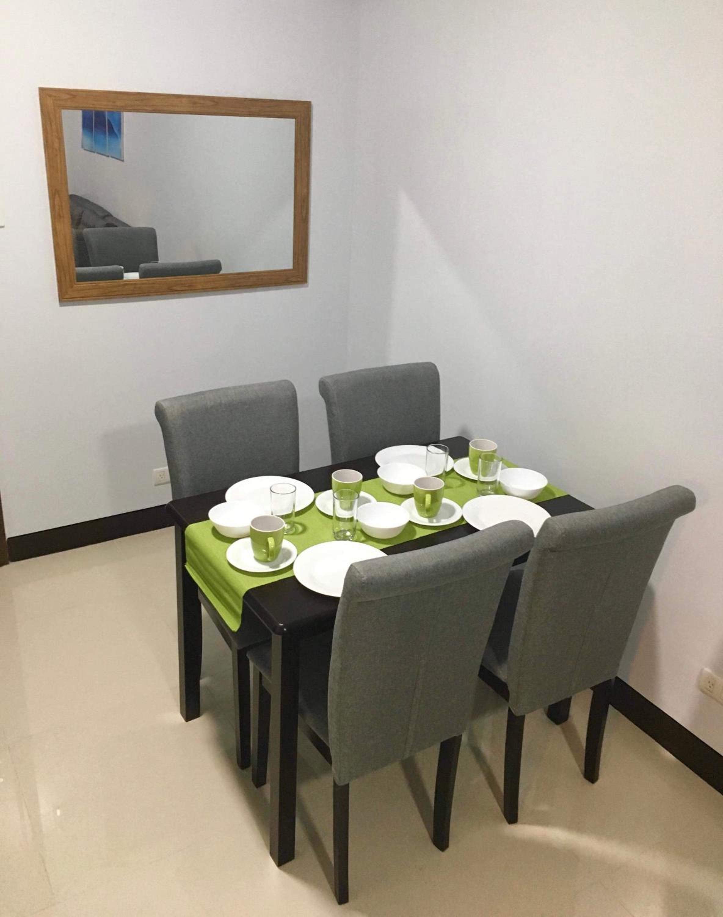 Apartment with Balcony - Photo 4