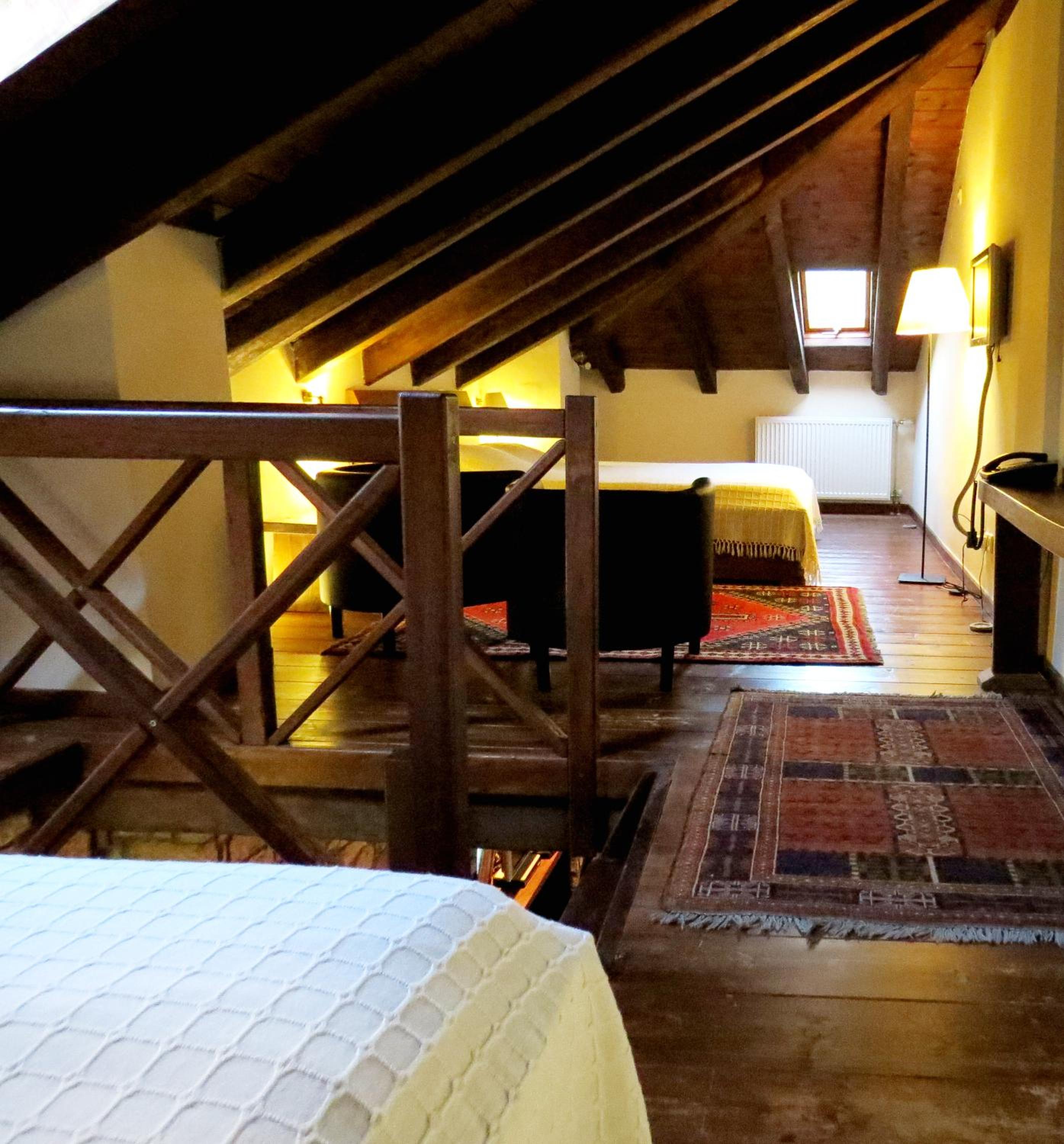 Deluxe Suite with Spa Bath - Photo 2