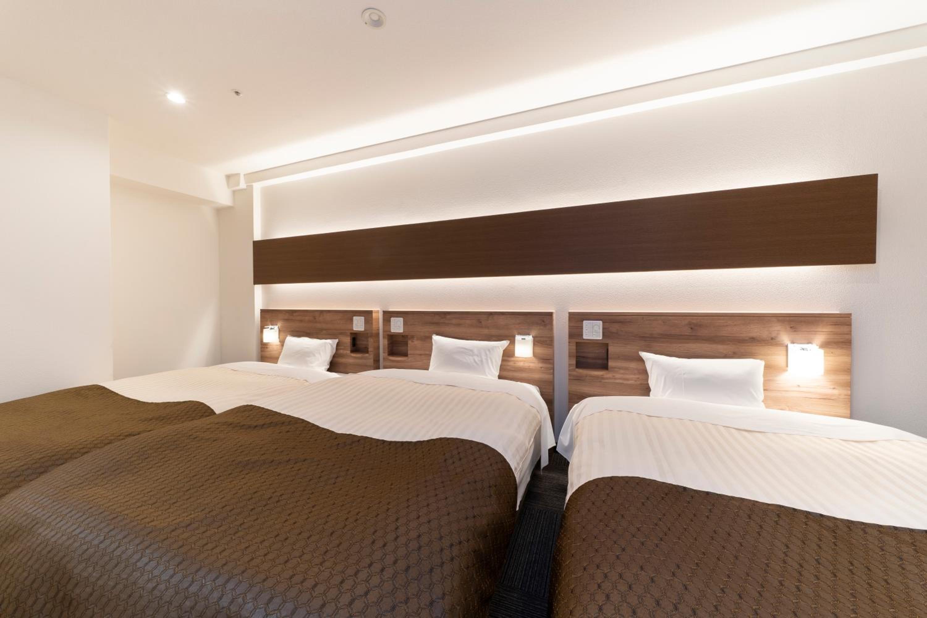 Interconnecting Family Rooms - Non-Smoking photo 3