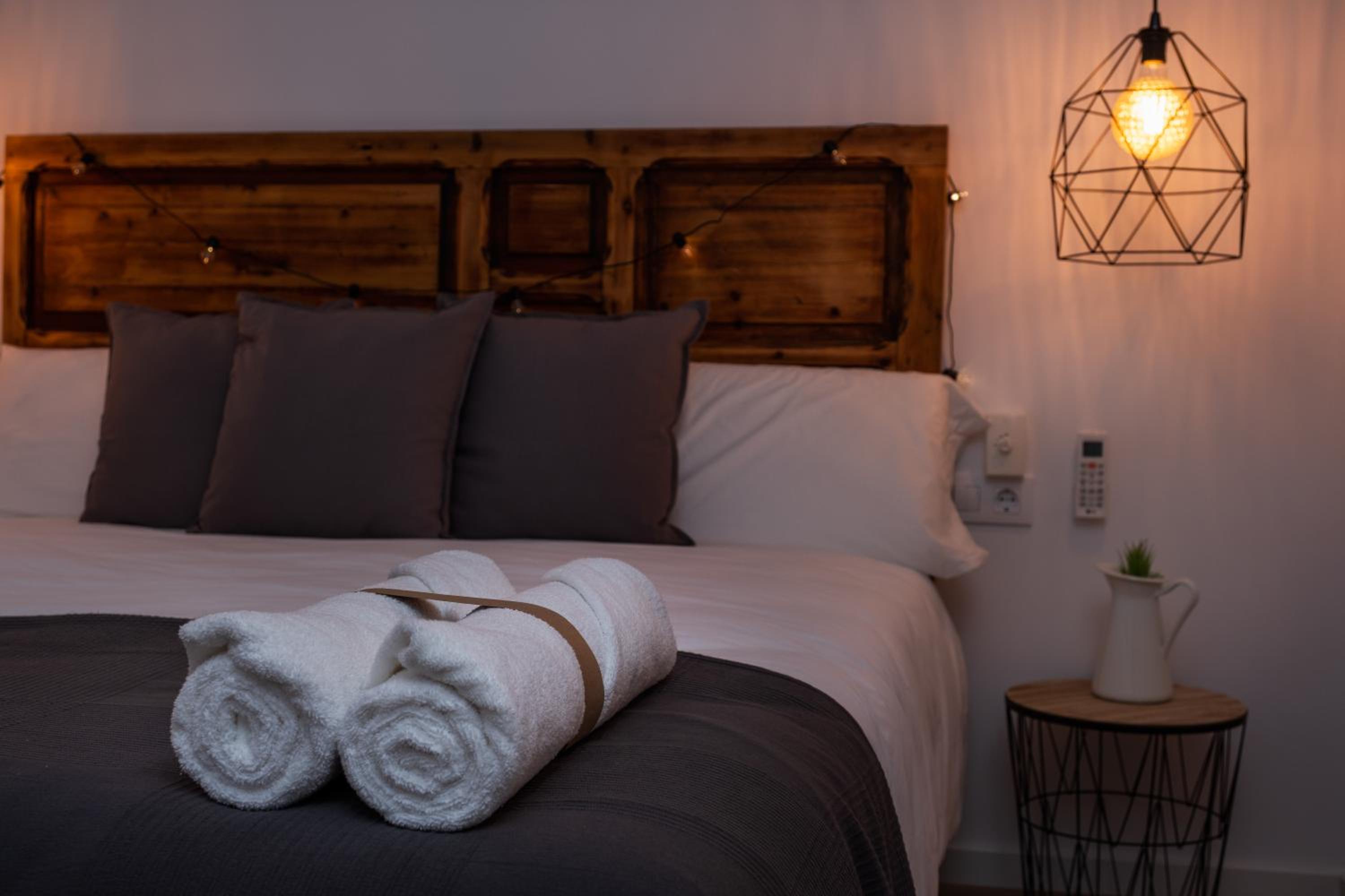 Standard Double Room - Photo 11
