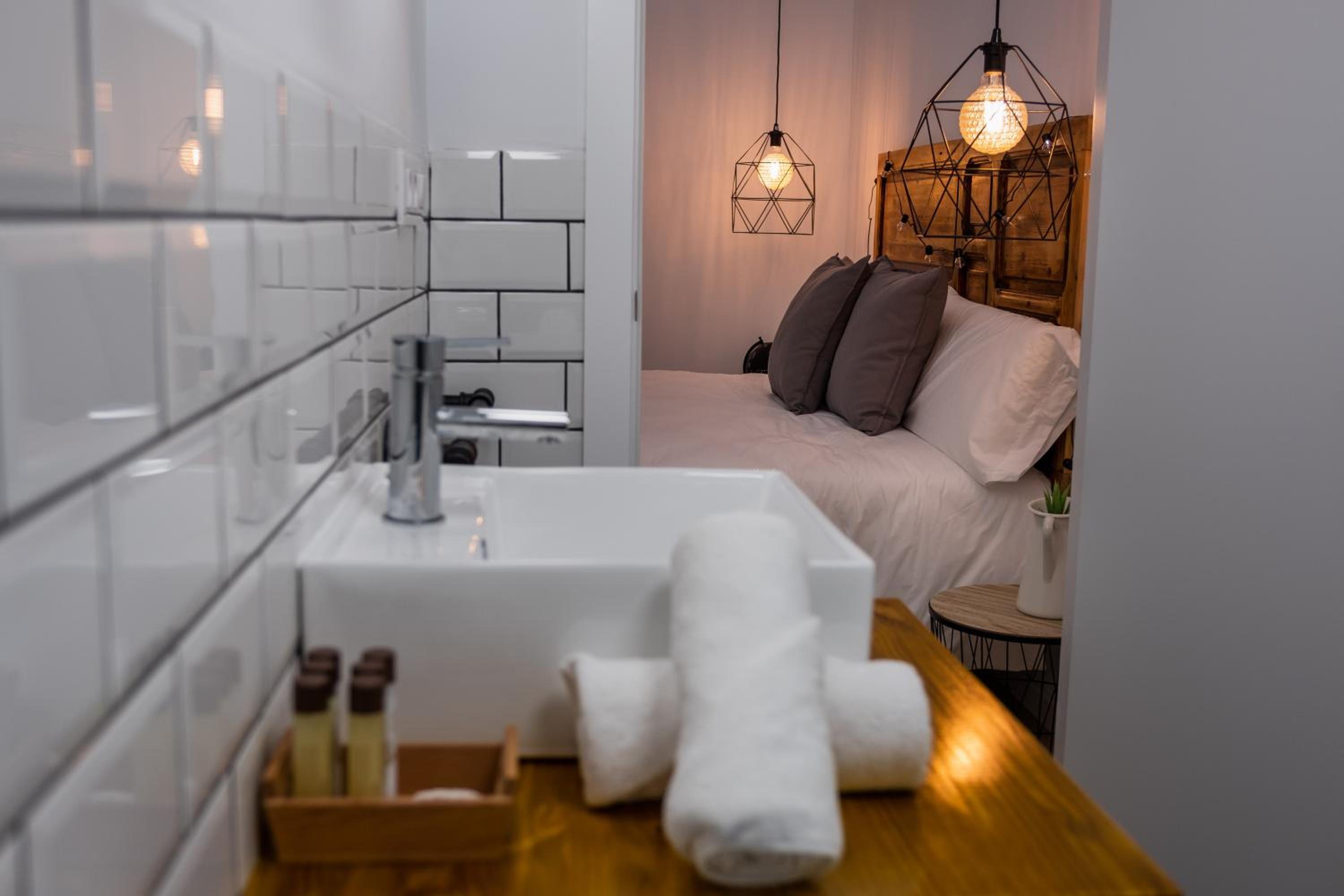 Standard Double Room - Photo 6