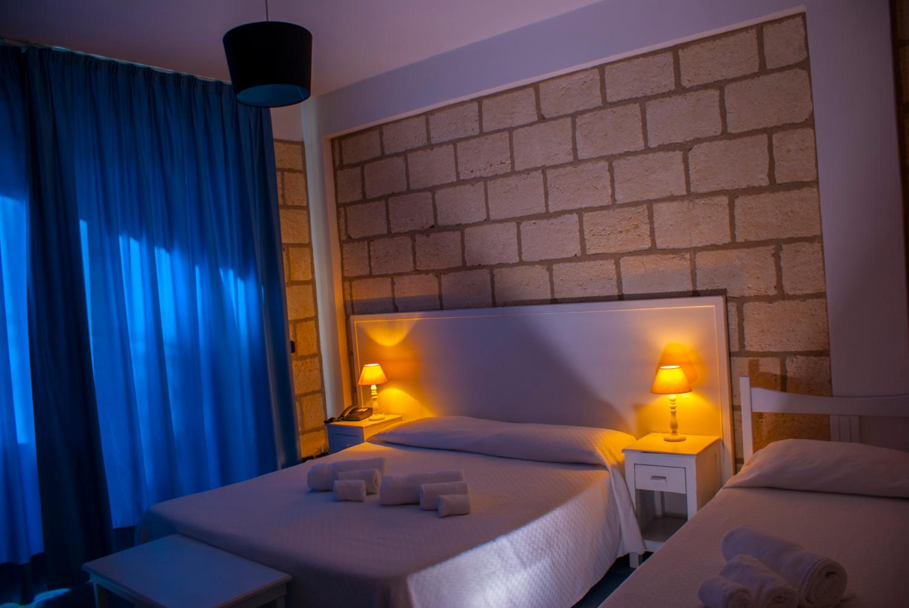 Standard Double Room - Photo 7