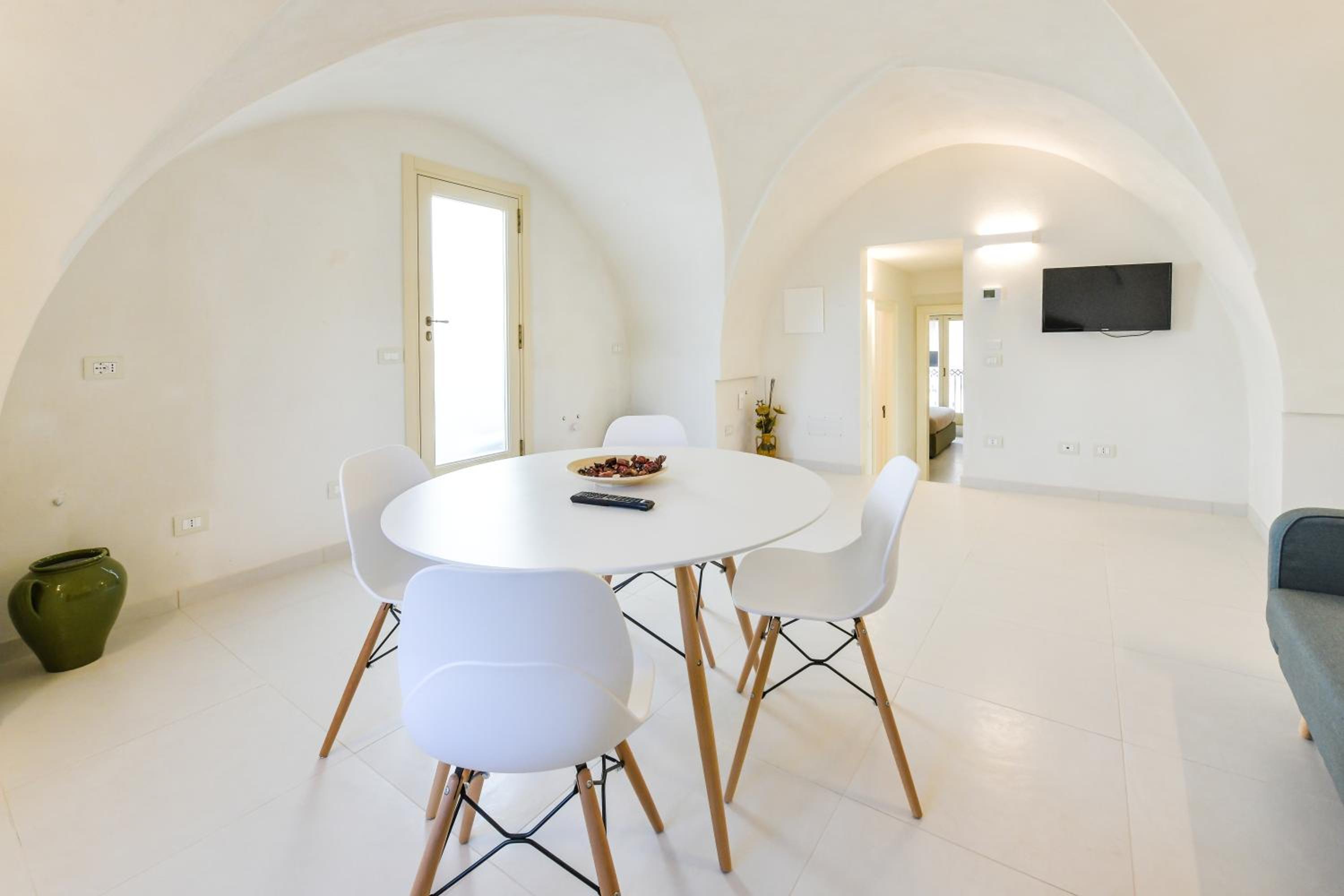 Apartment with Terrace - Photo 12