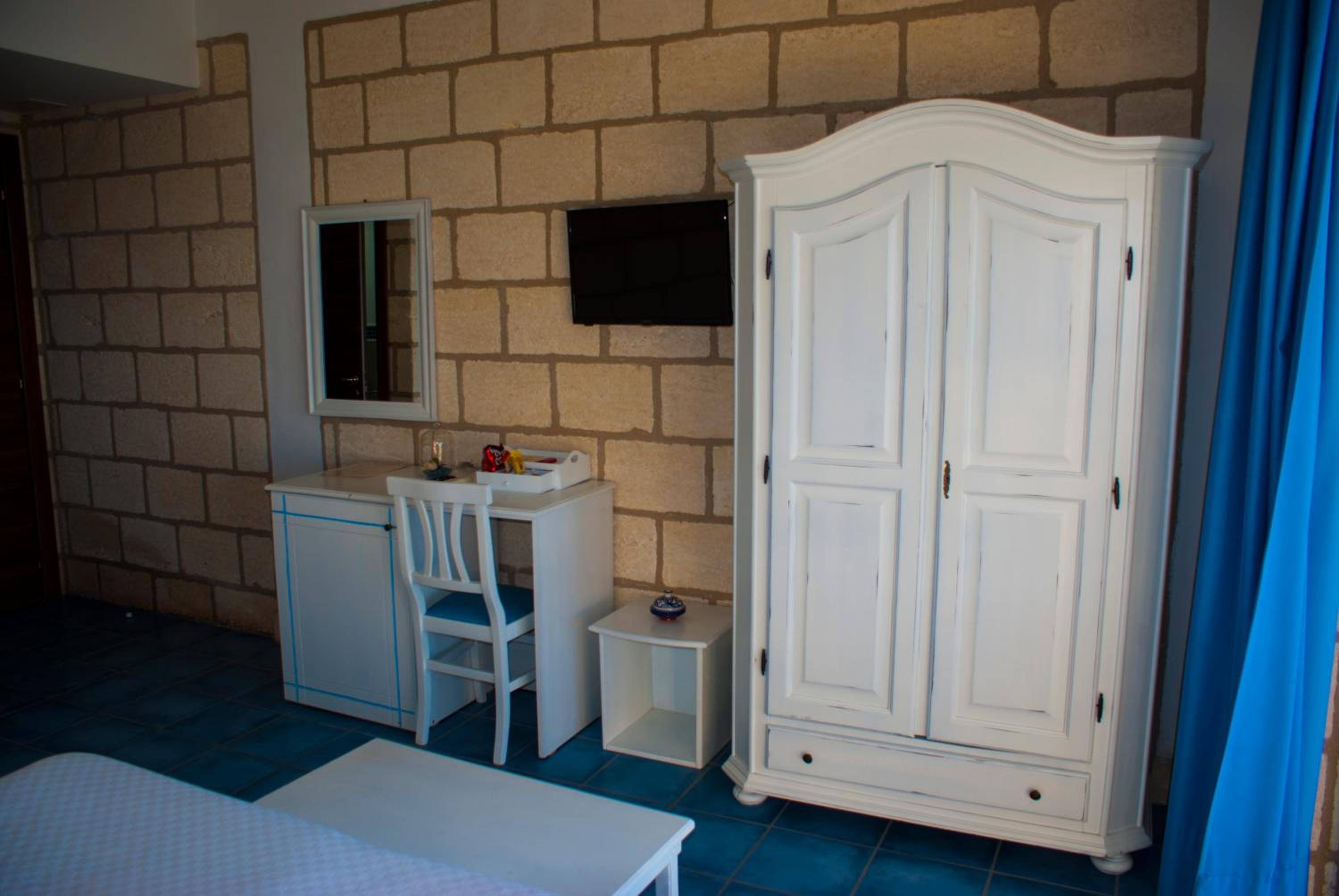 Standard Double Room - Photo 10