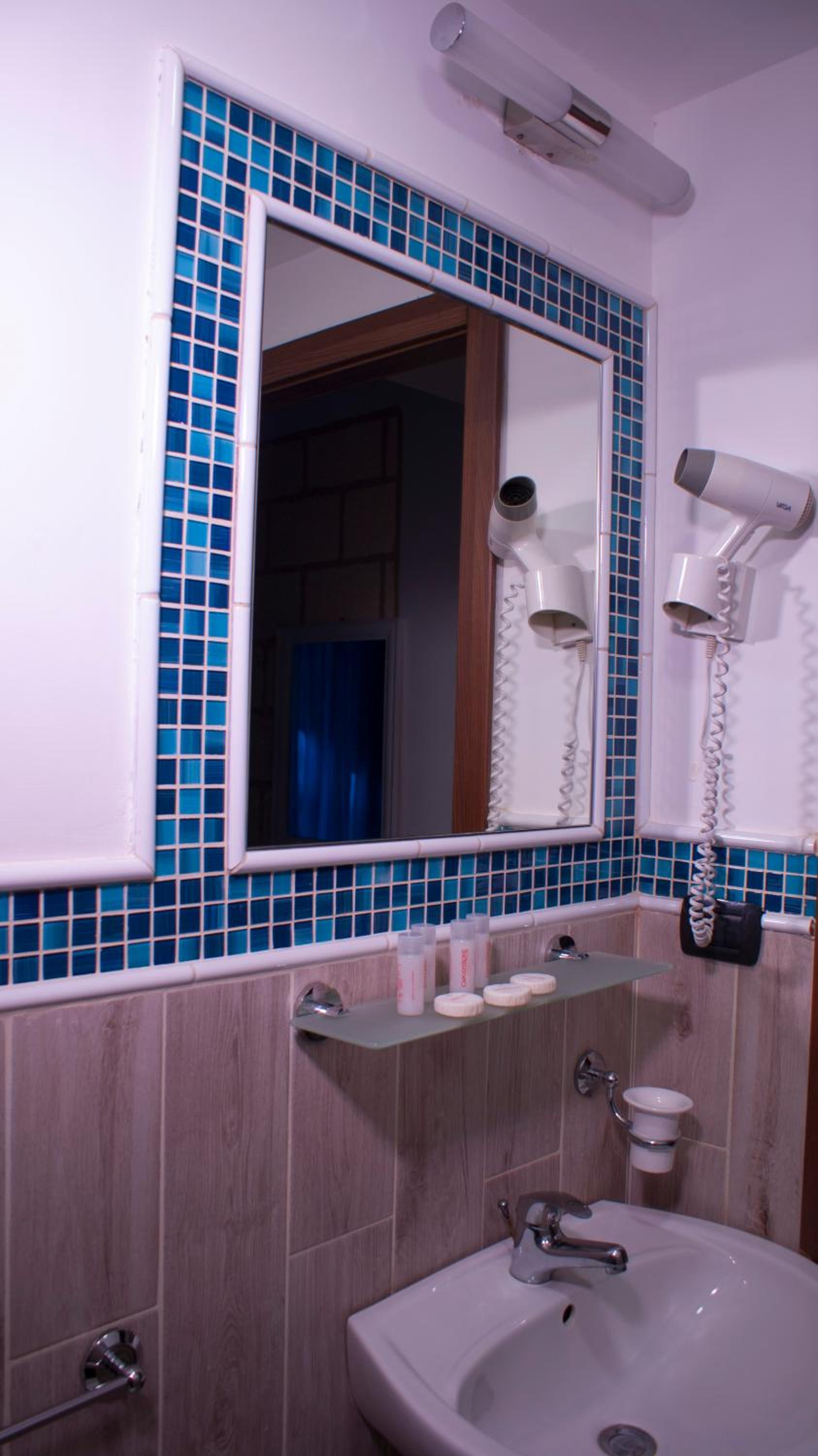 Standard Double Room - Photo 4