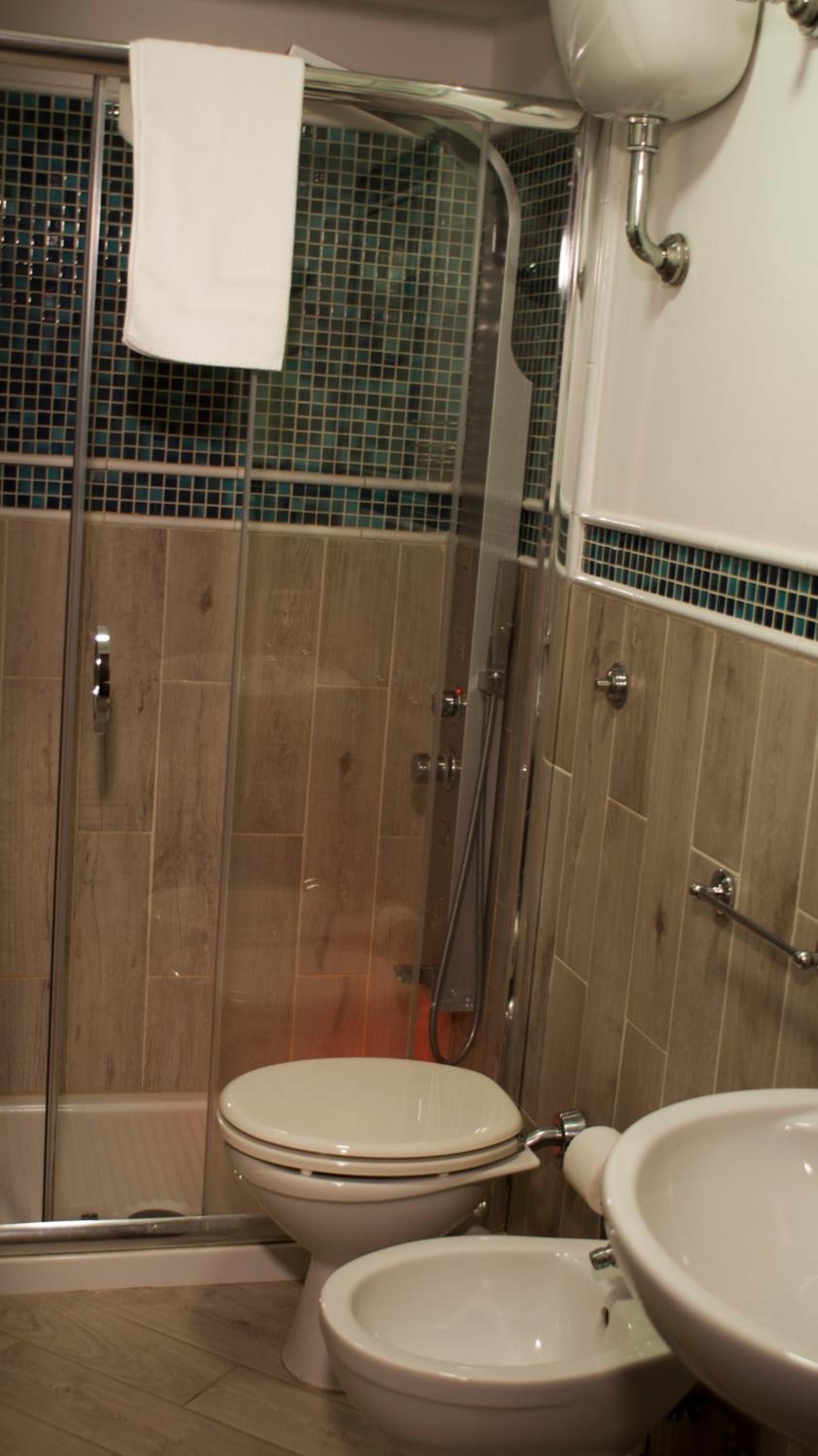 Standard Double Room - Photo 2