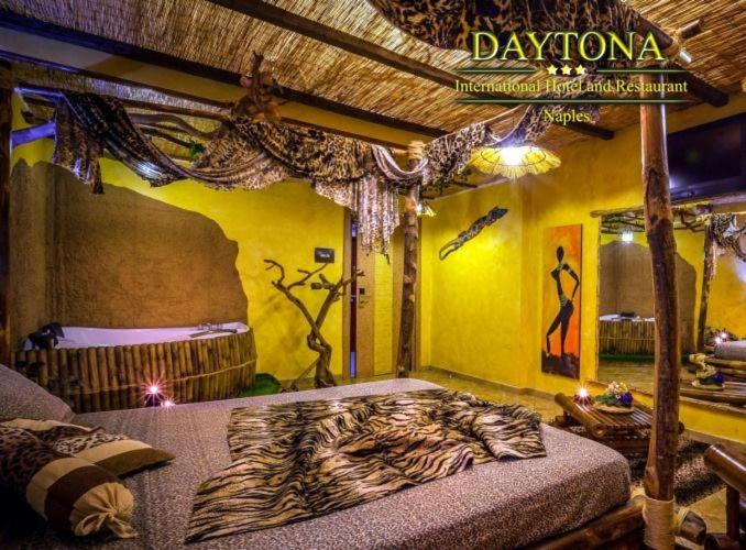 Deluxe Suite with Spa Bath - Photo 2