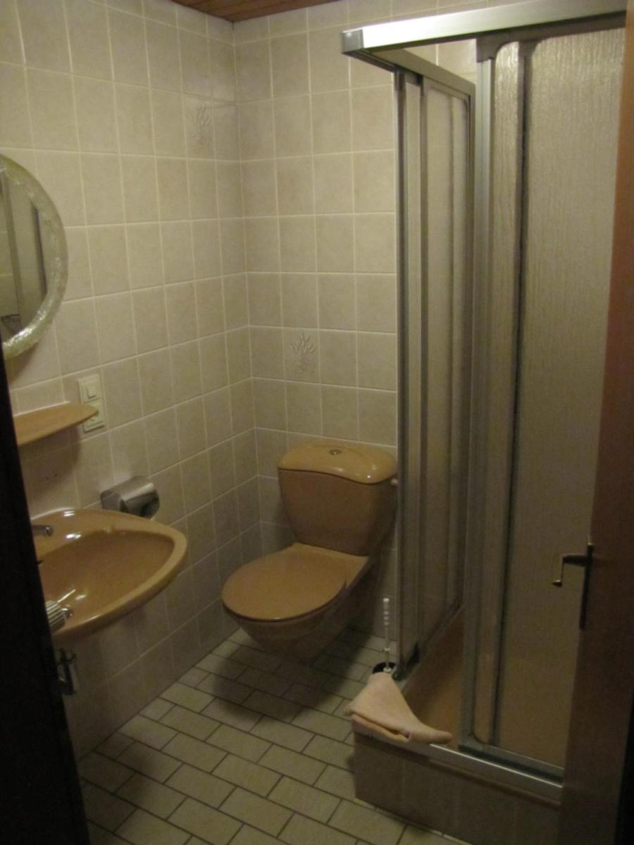 Single Room with Bathroom photo 2
