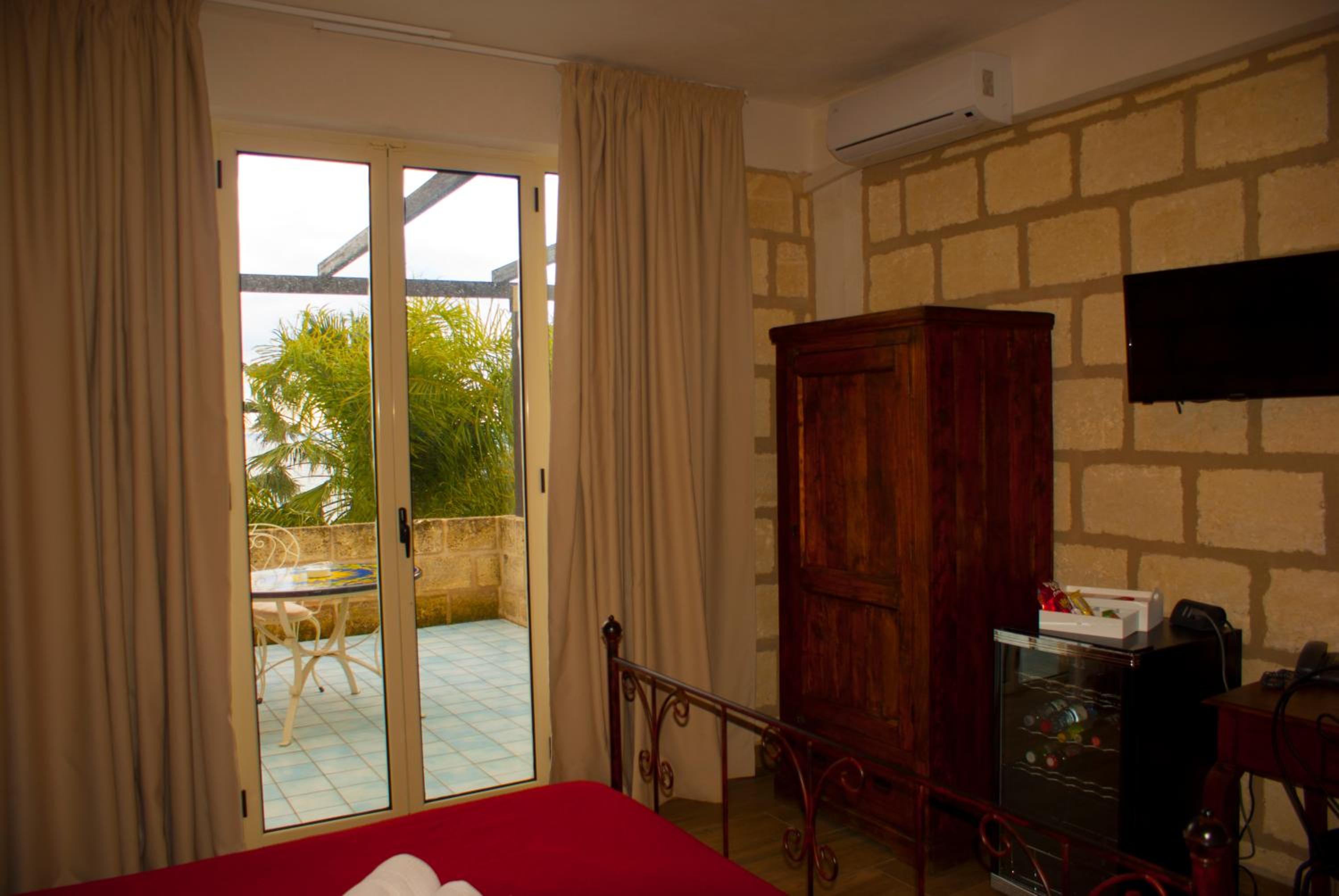 Superior Double Room with Sea View - Photo 5