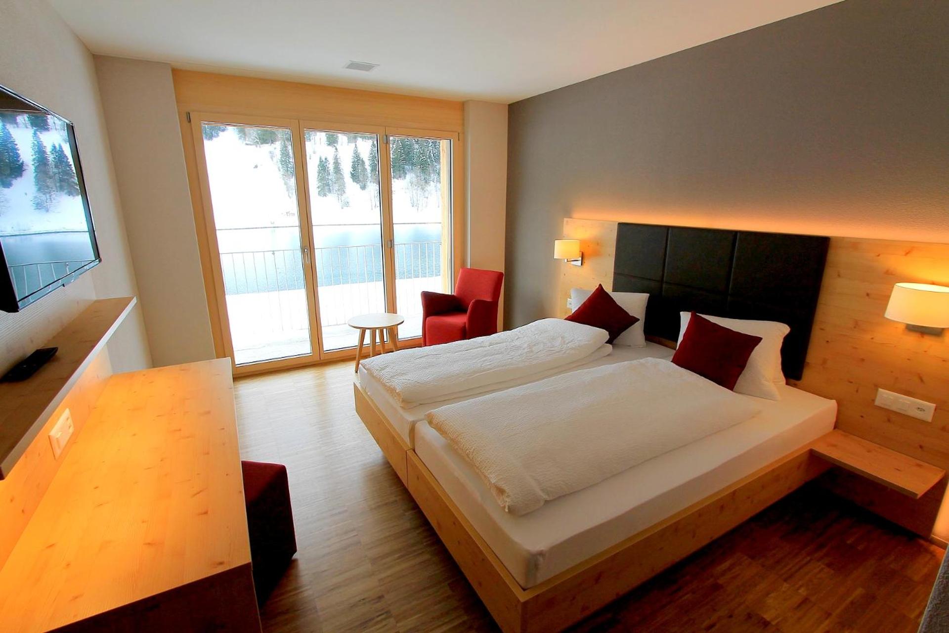 Double Room with Balcony - Photo 3