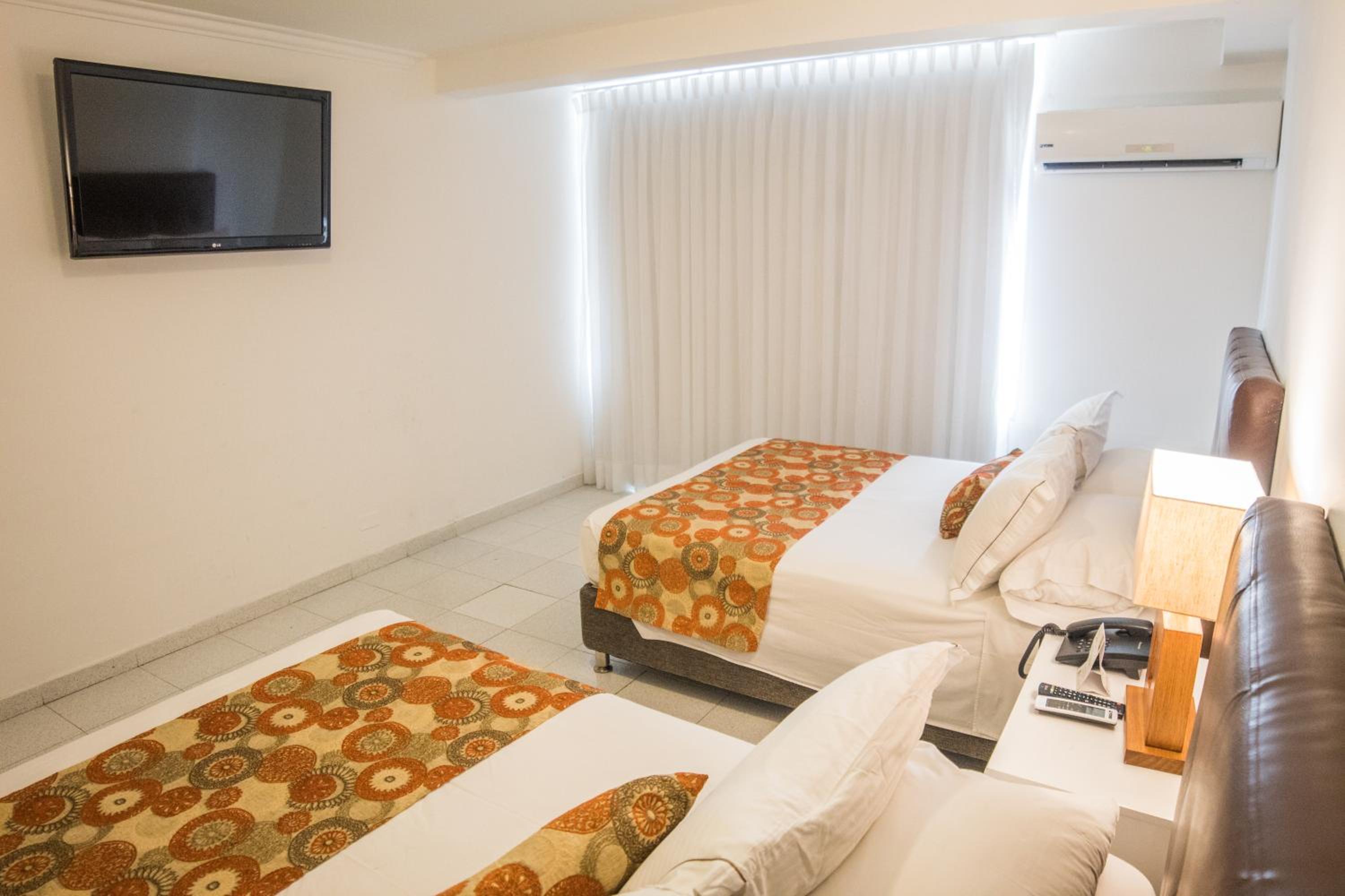 Quadruple Room - Photo 7