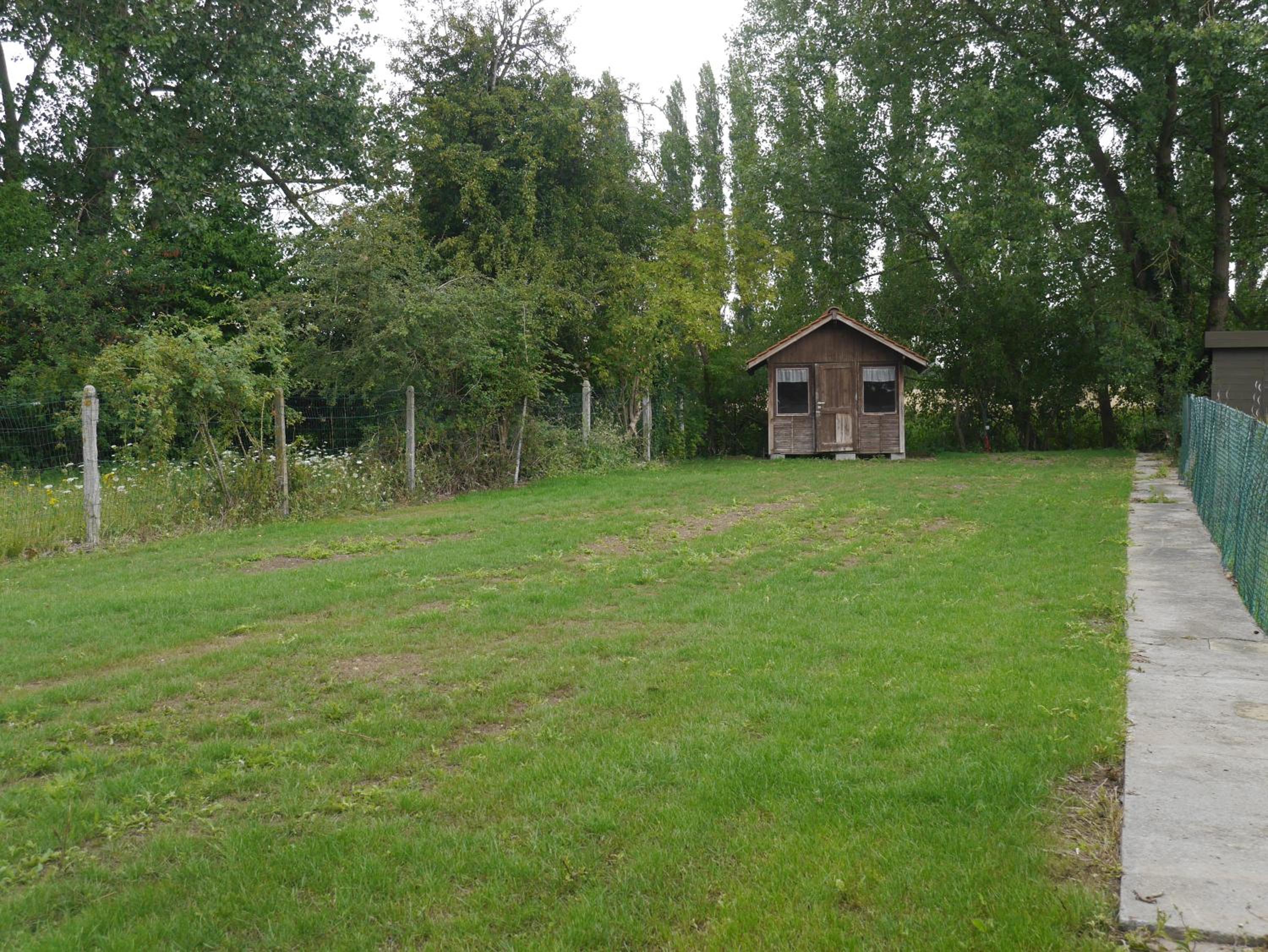 Five-Bedroom House photo 2