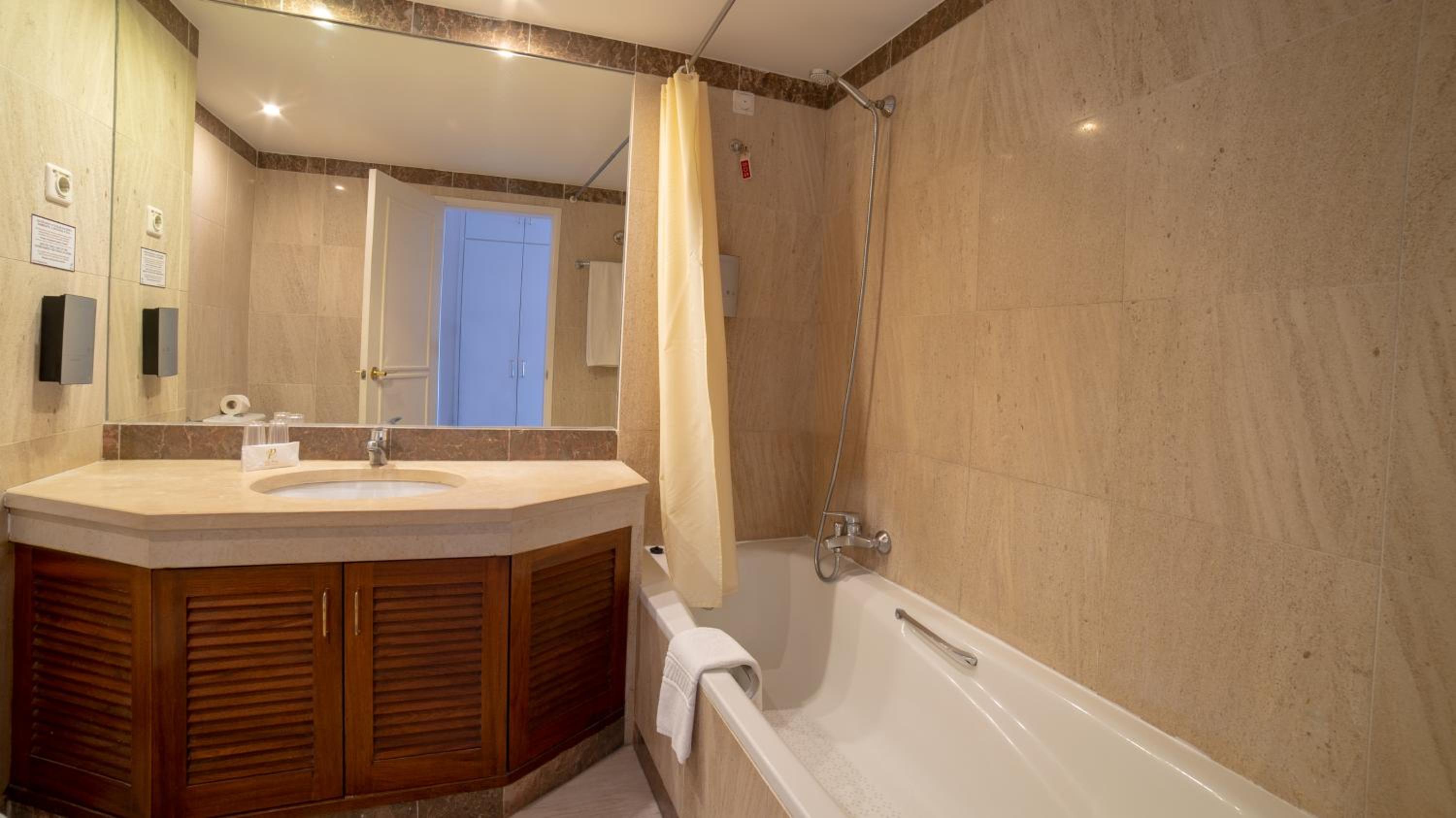 One-Bedroom Apartment - Photo 3
